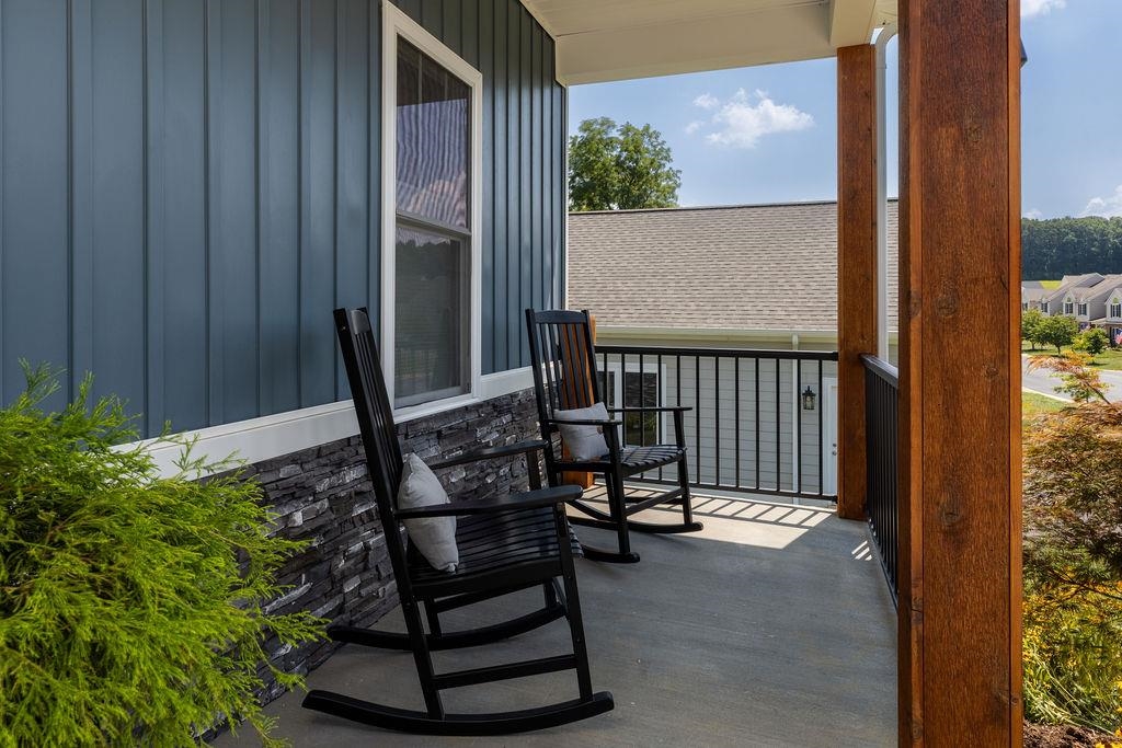 44 WHISPERING OAKS DR