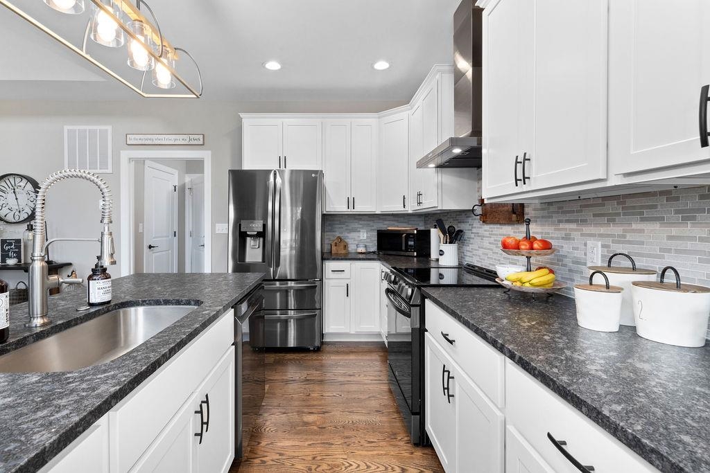 44 WHISPERING OAKS DR