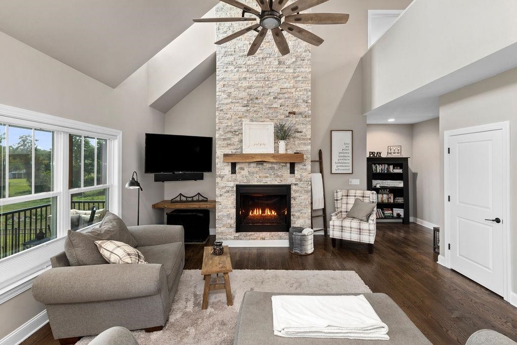 44 WHISPERING OAKS DR