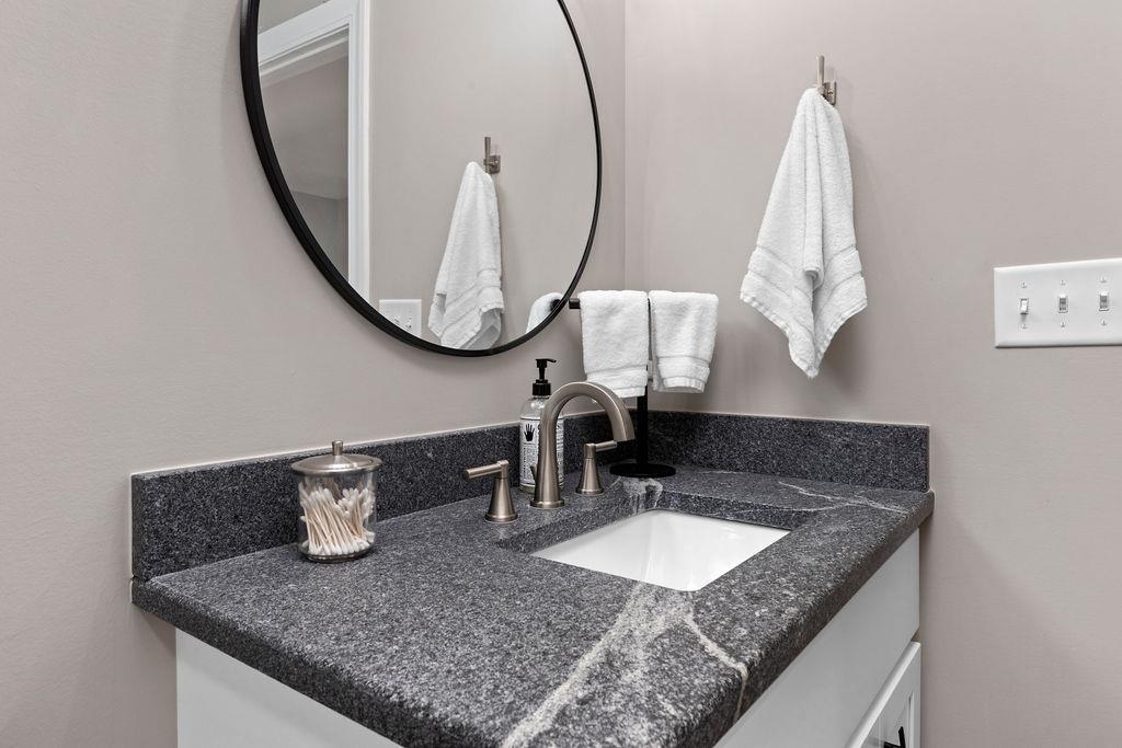 44 WHISPERING OAKS DR