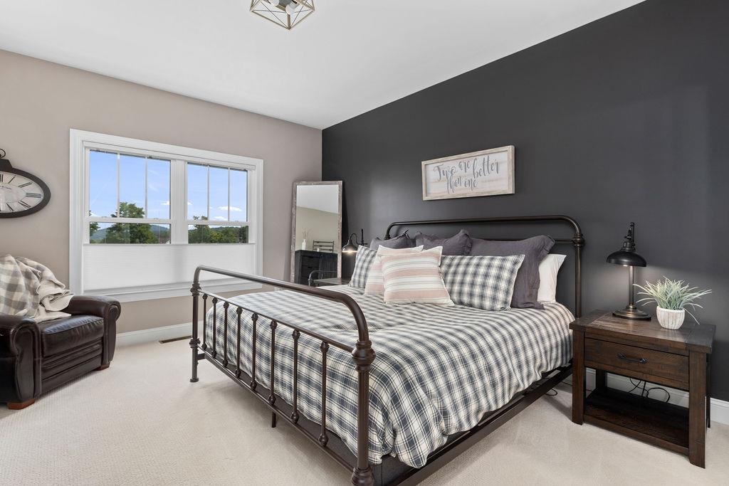 44 WHISPERING OAKS DR