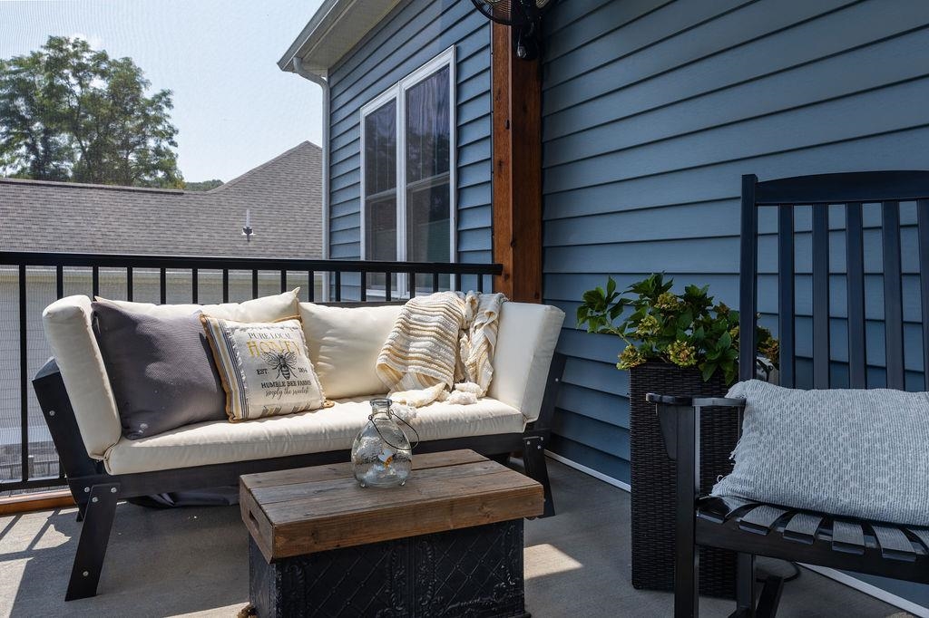 44 WHISPERING OAKS DR