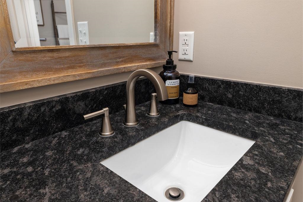 44 WHISPERING OAKS DR