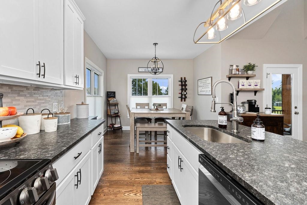 44 WHISPERING OAKS DR