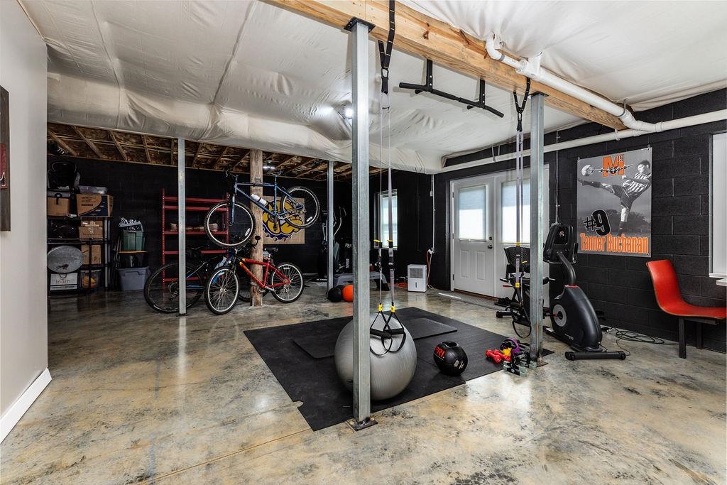 44 WHISPERING OAKS DR