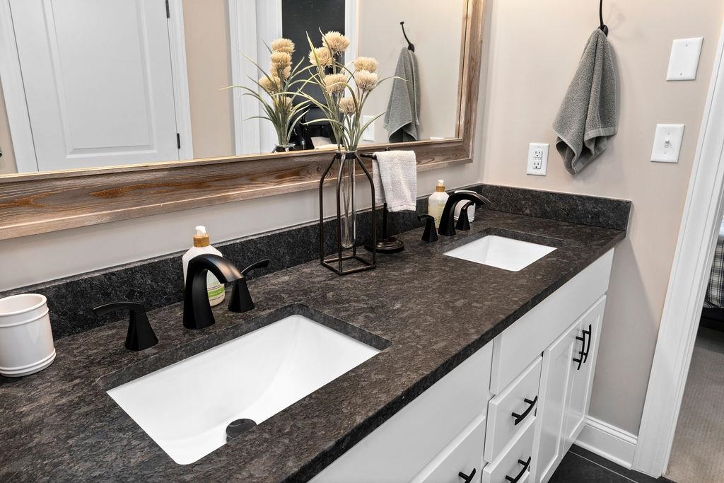 44 WHISPERING OAKS DR