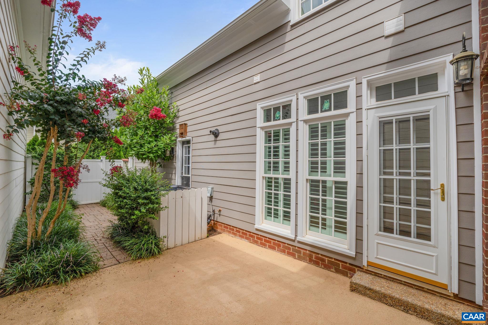 271 CLAREMONT LN