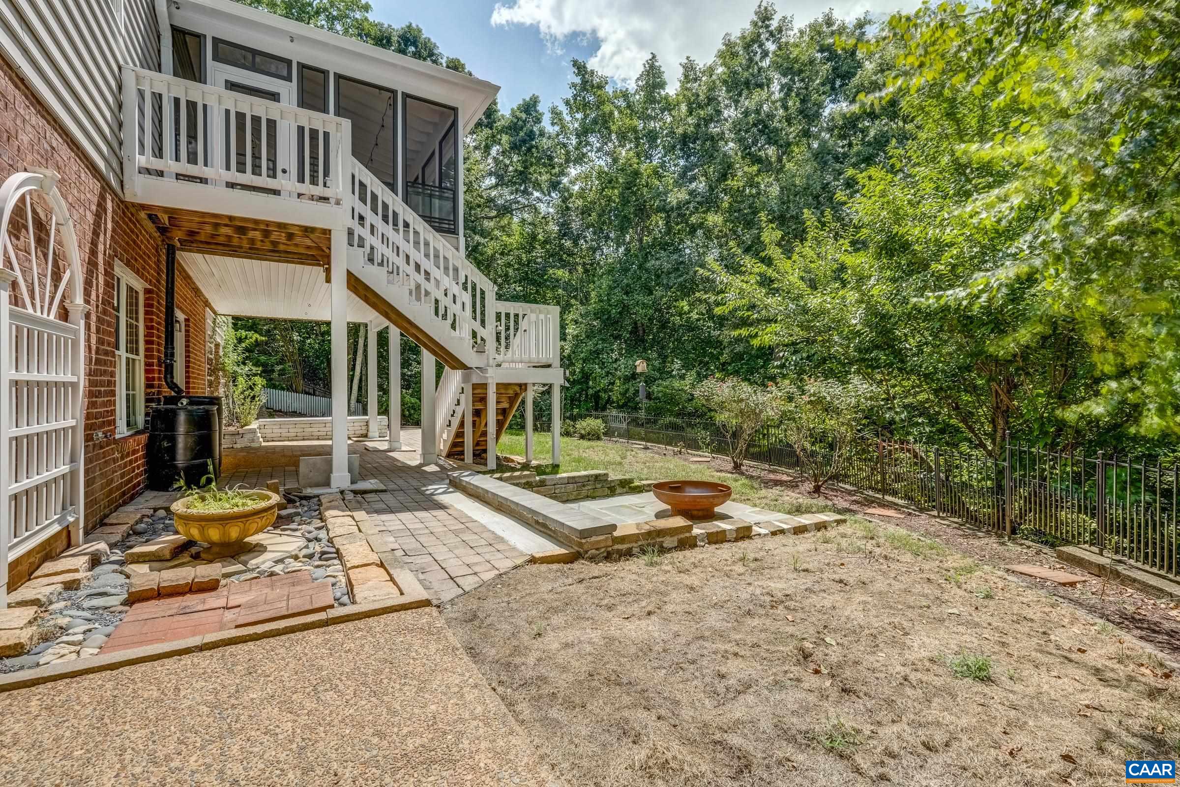 2224 AMBROSE WAY