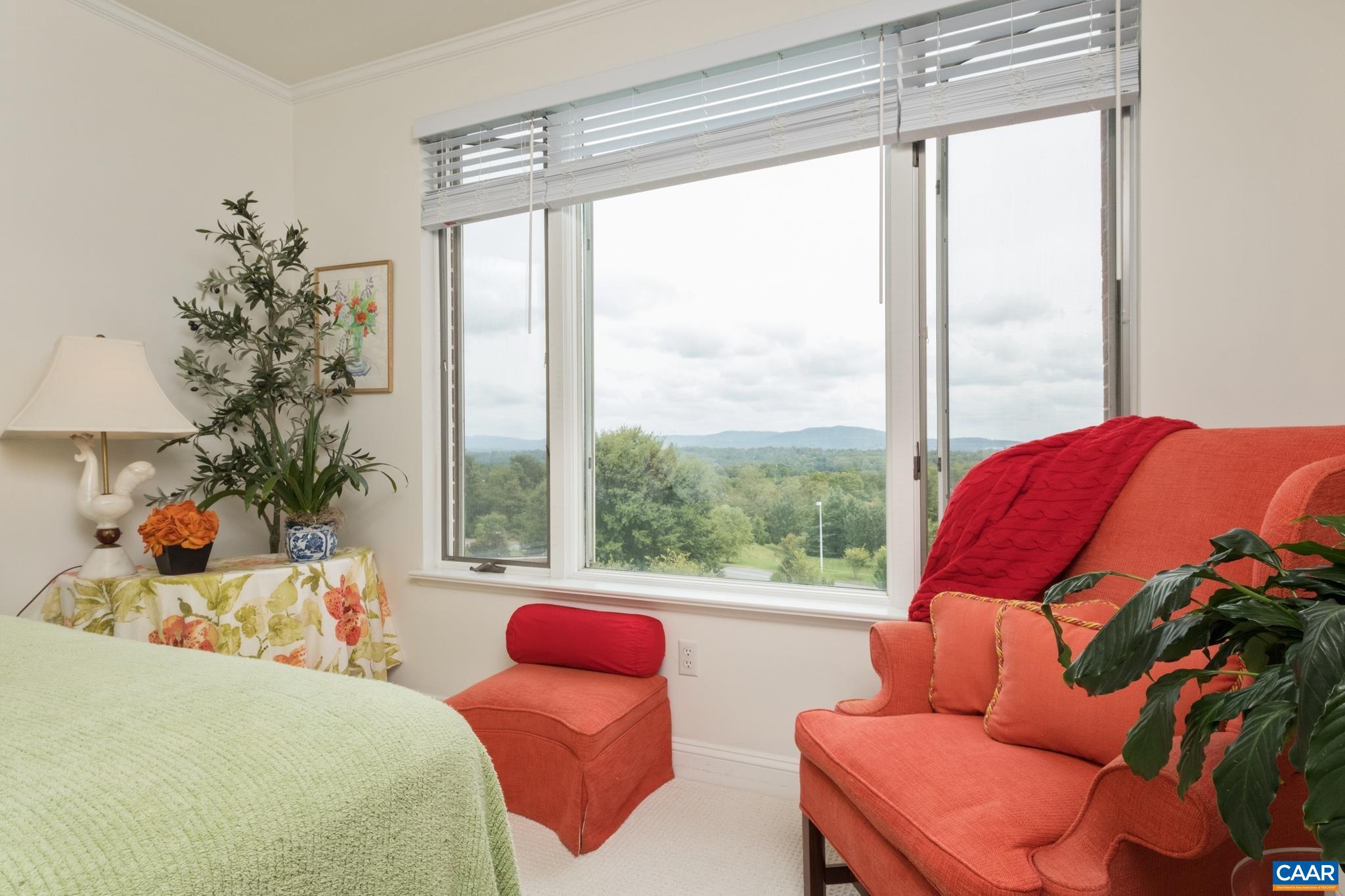 500 CRESTWOOD DR Unit: 1306