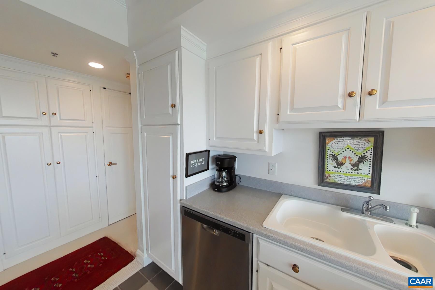 500 CRESTWOOD DR Unit: 1306