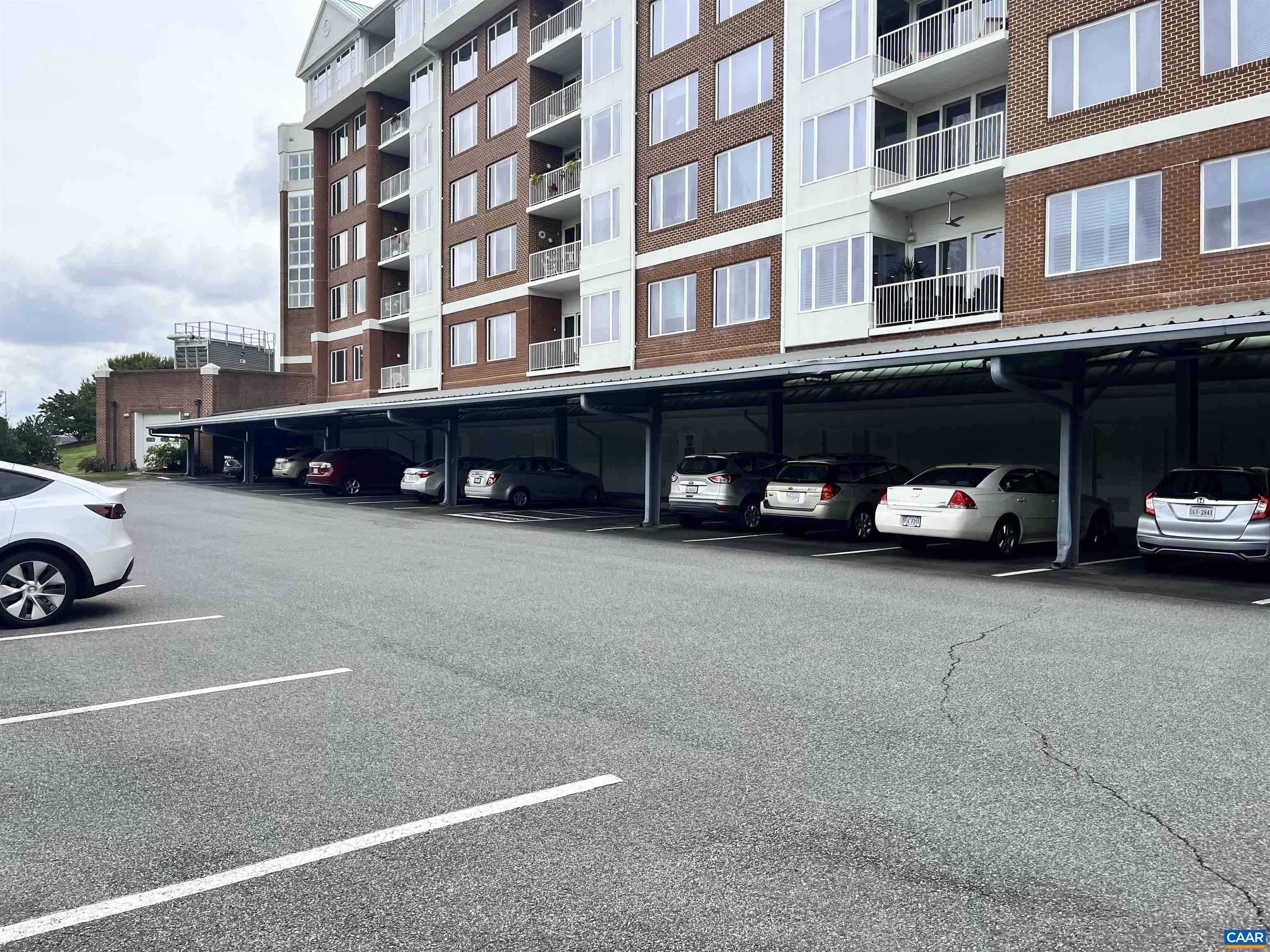 500 CRESTWOOD DR Unit: 1306