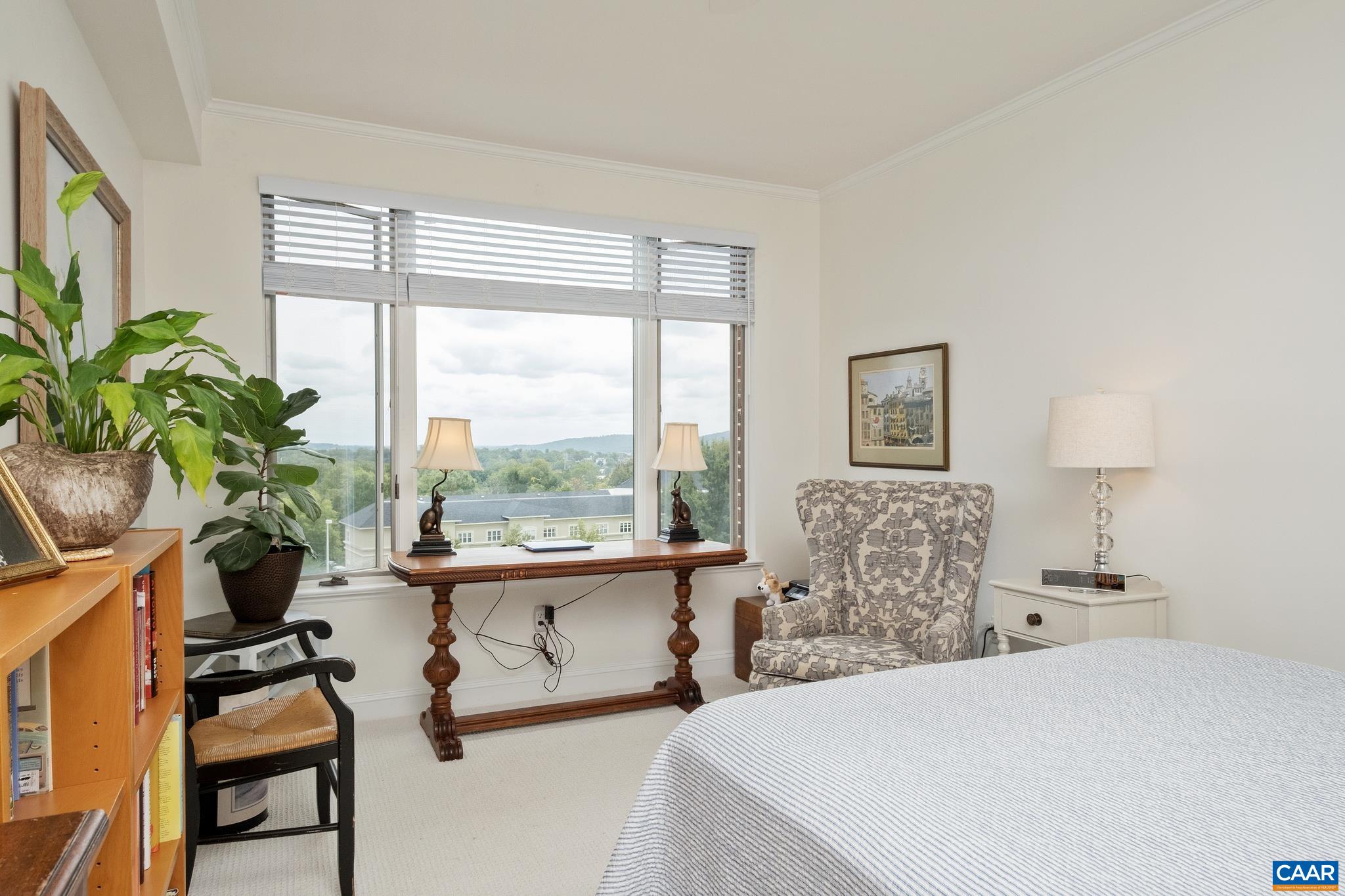 500 CRESTWOOD DR Unit: 1306