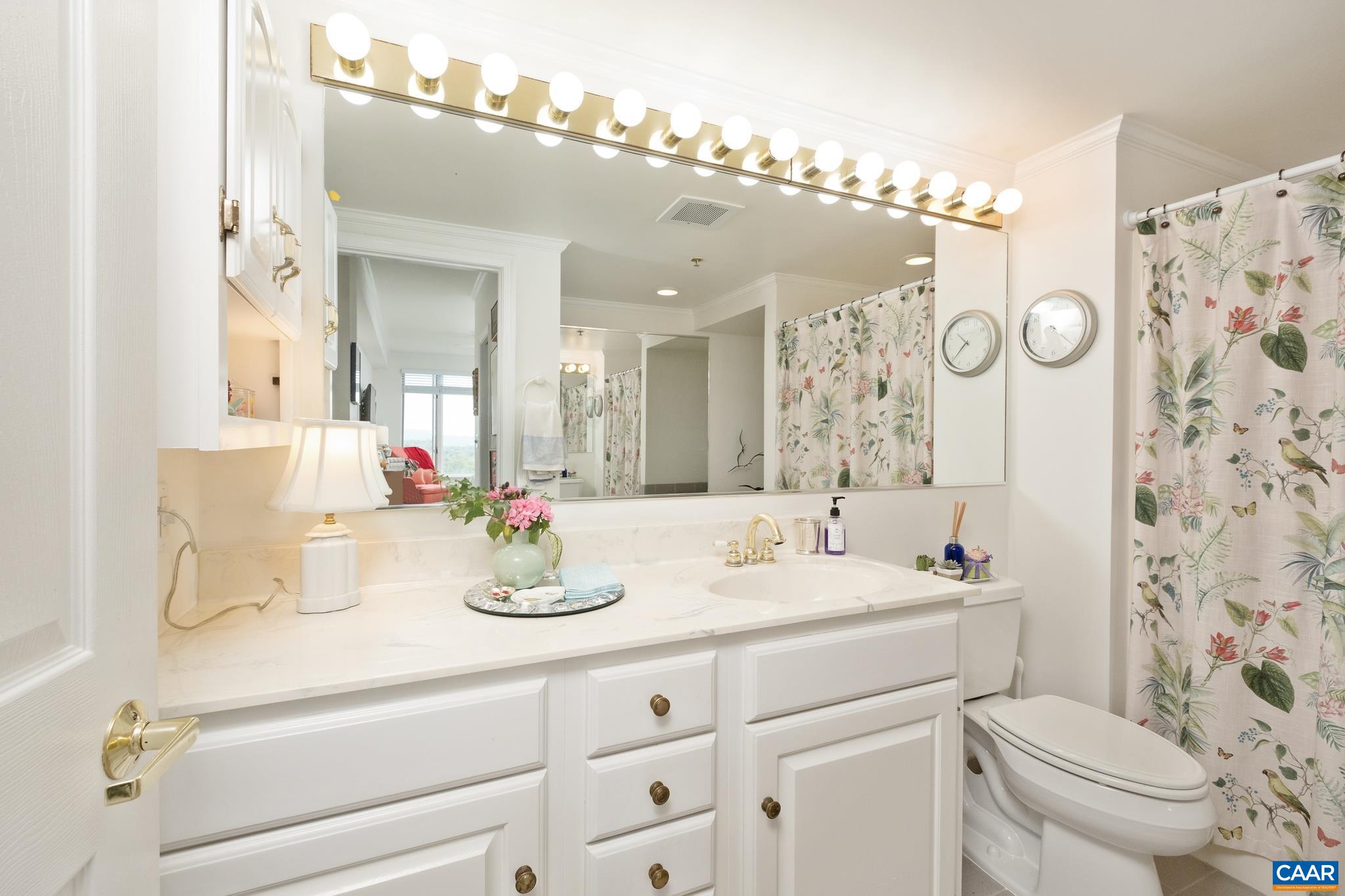 500 CRESTWOOD DR Unit: 1306