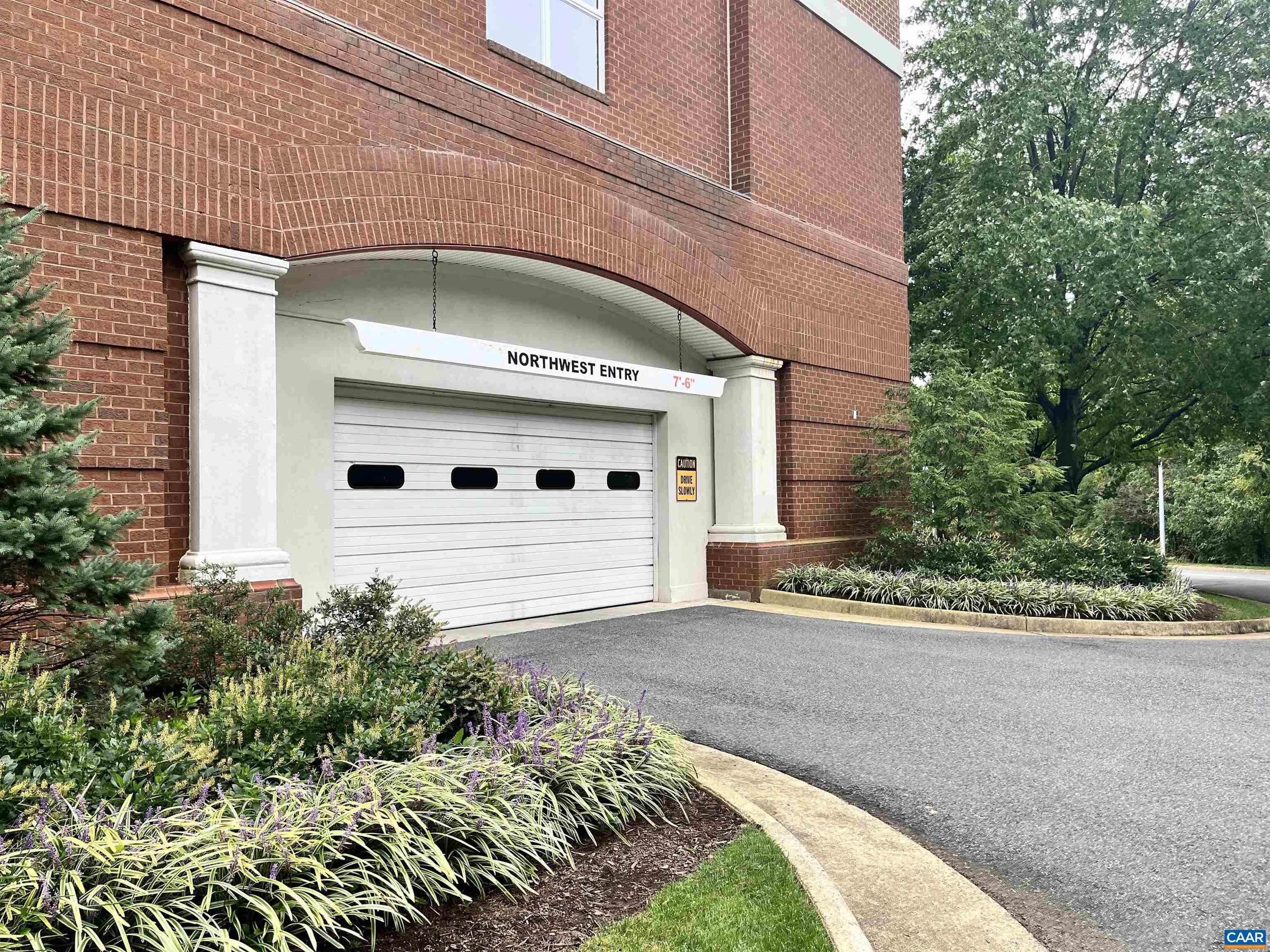 500 CRESTWOOD DR Unit: 1306