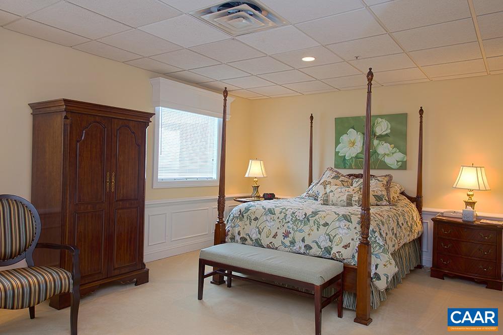 500 CRESTWOOD DR Unit: 1306