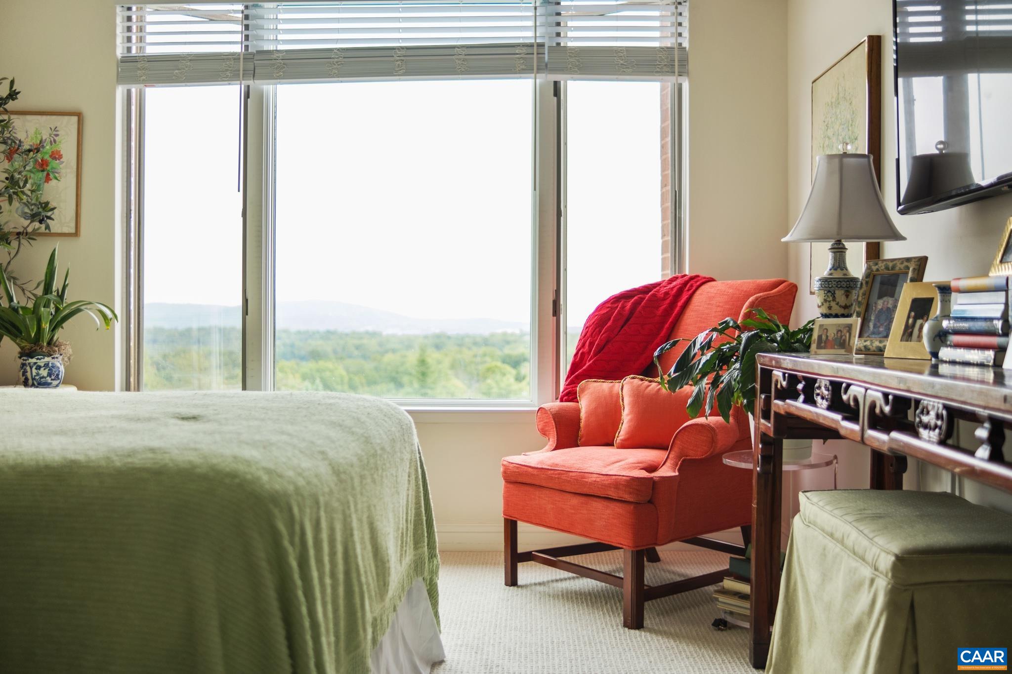 500 CRESTWOOD DR Unit: 1306