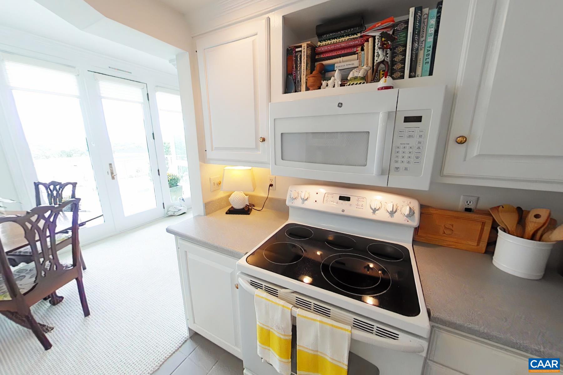 500 CRESTWOOD DR Unit: 1306