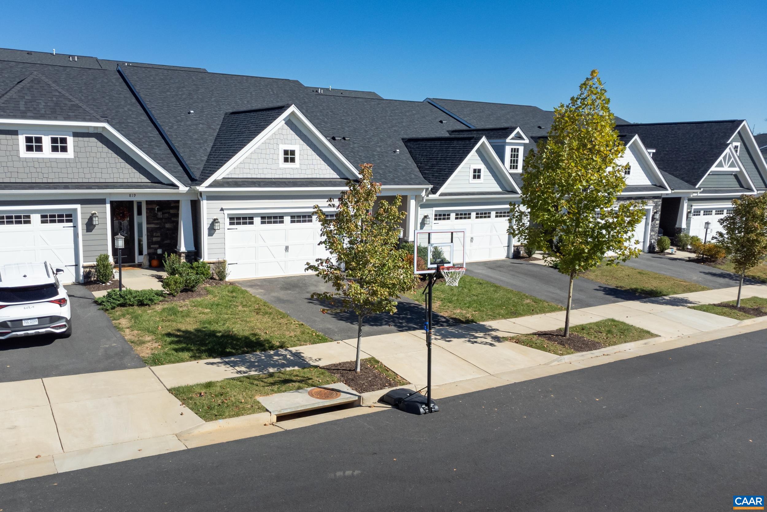 821 HEATHFIELD LN