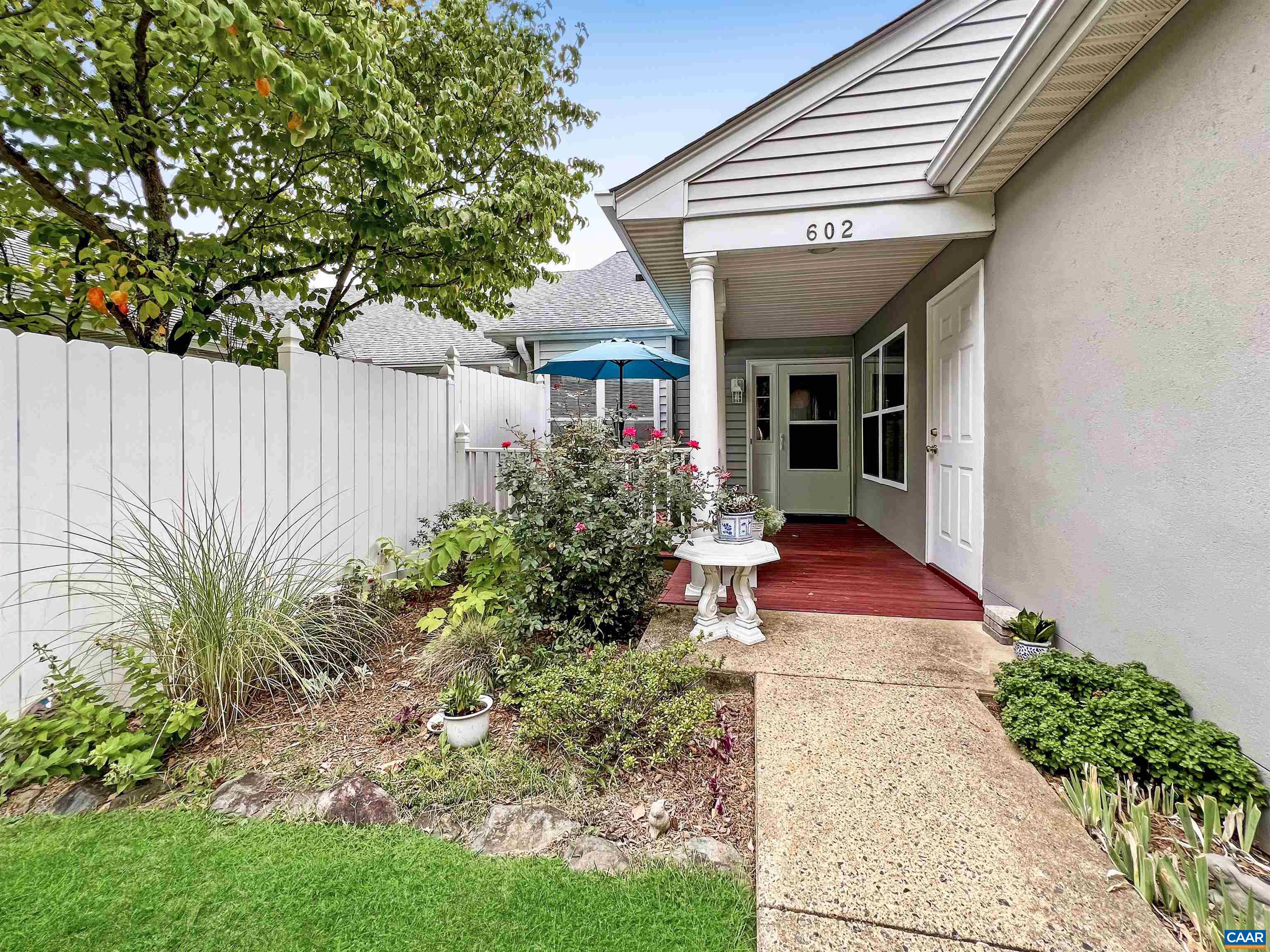 602 MOCKINGBIRD WAY