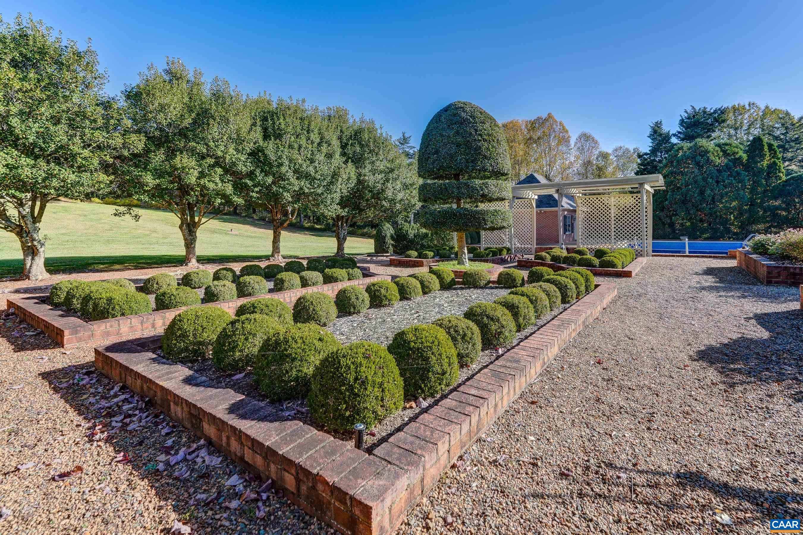 275 JEFFERS DR