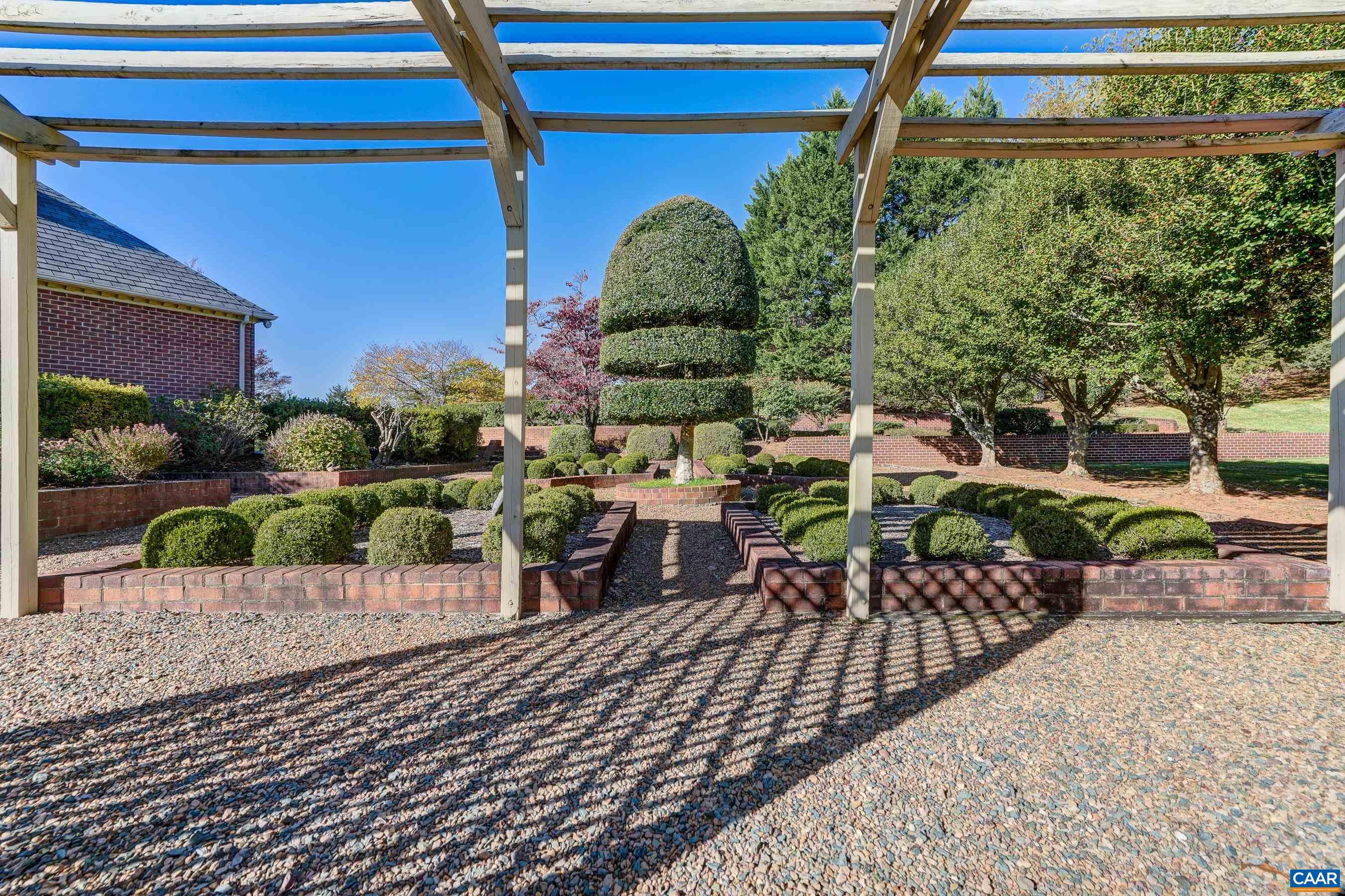 275 JEFFERS DR