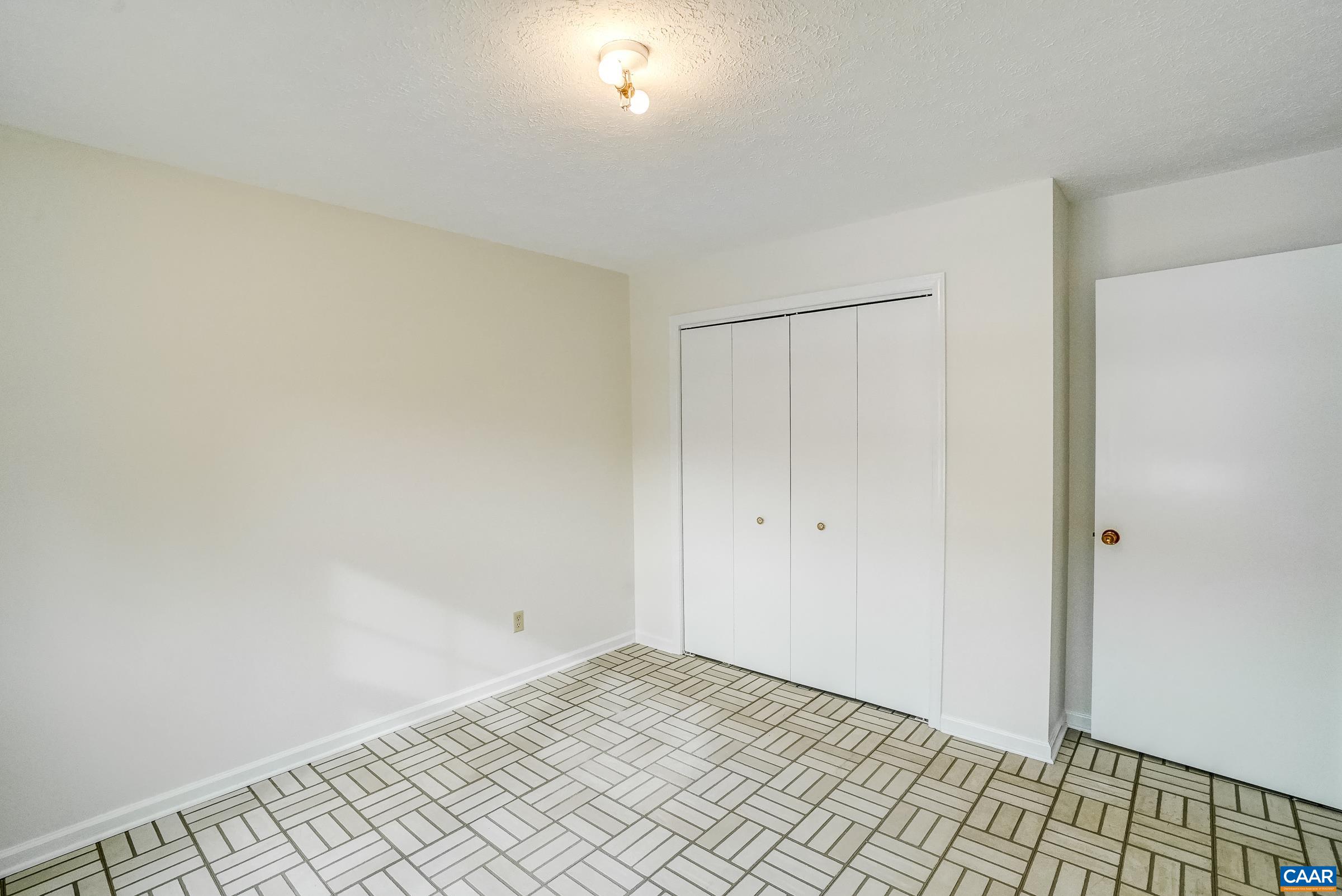 275 JEFFERS DR