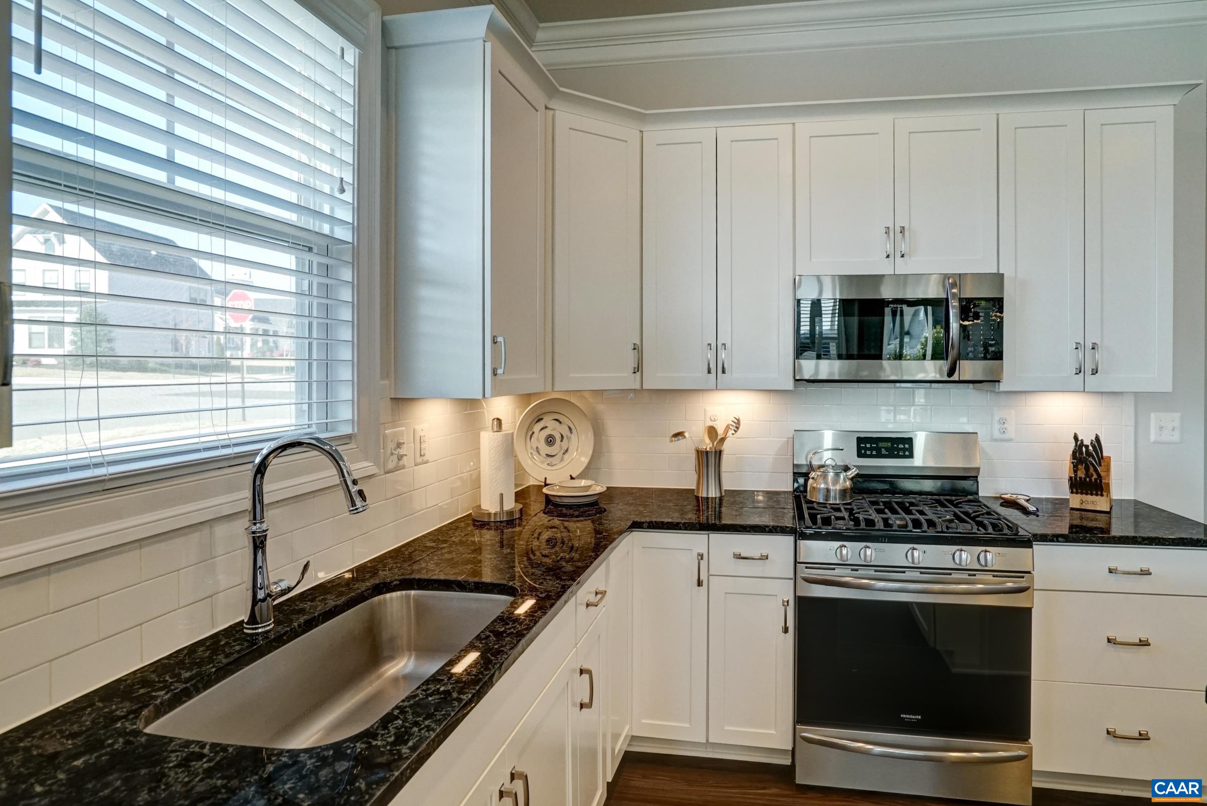 383 CLAIBOURNE RD
