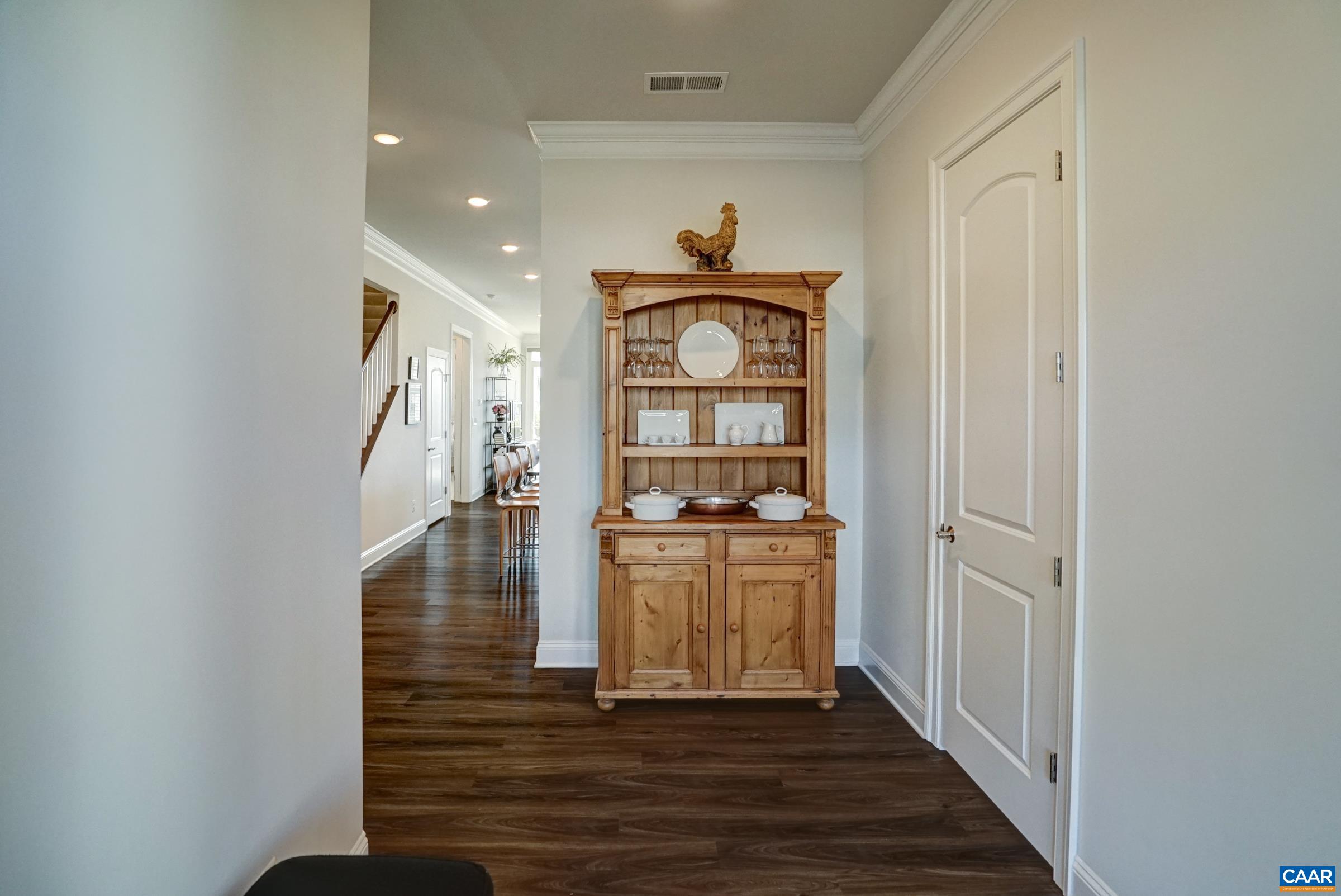 383 CLAIBOURNE RD