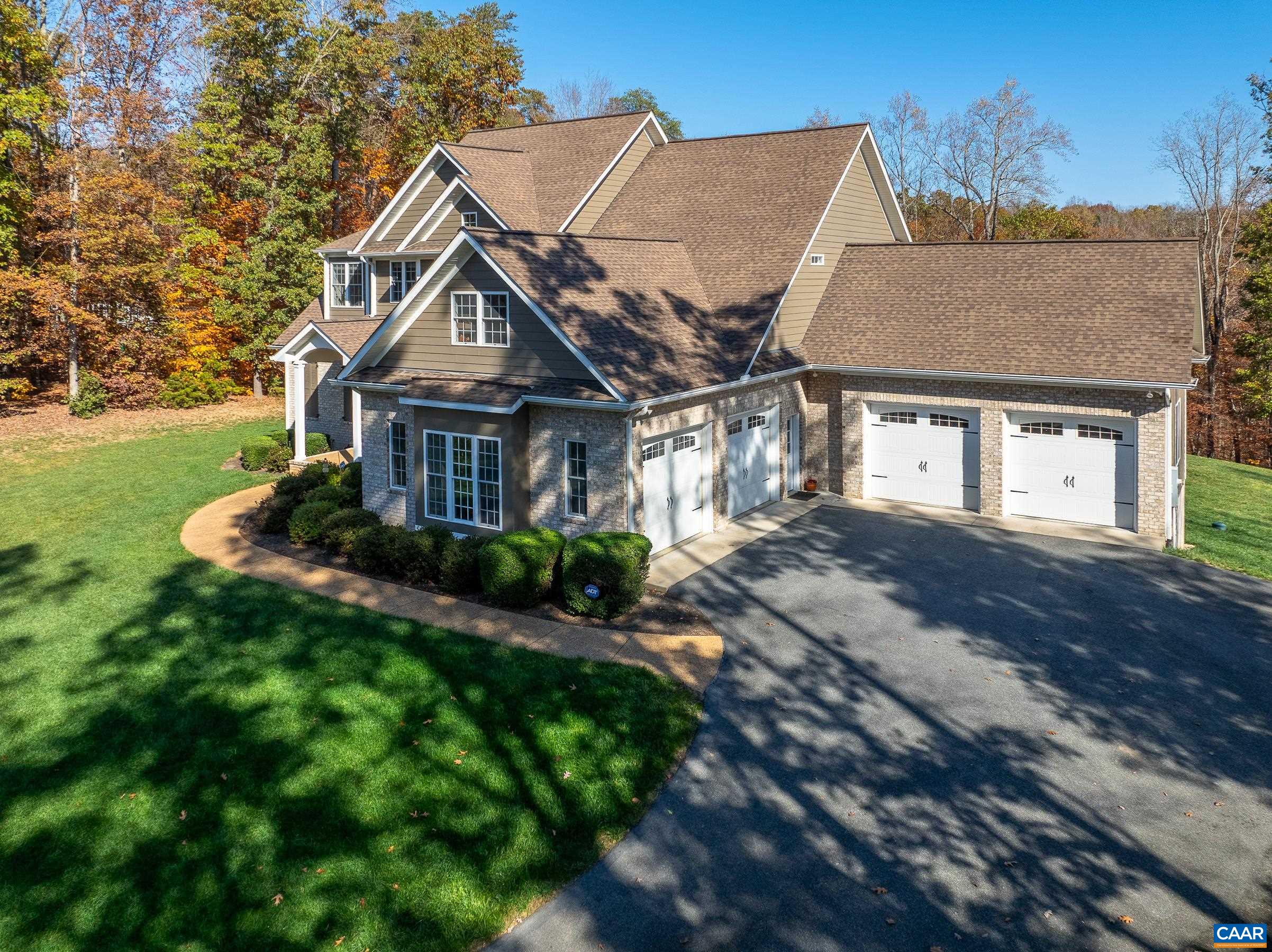 595 HALF MOON CT