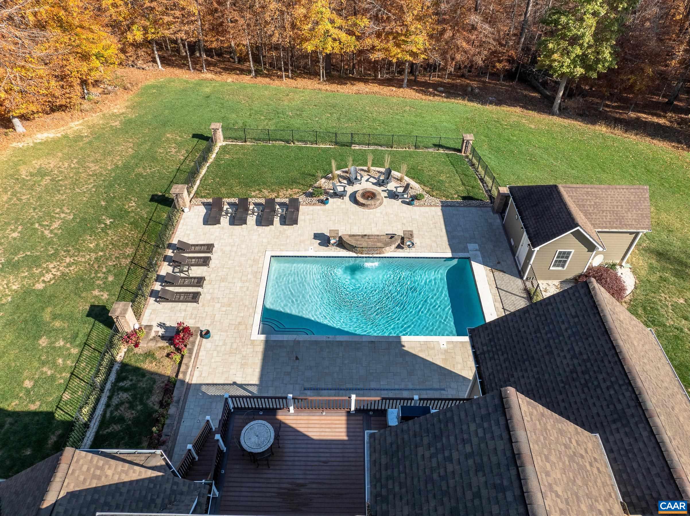 595 HALF MOON CT