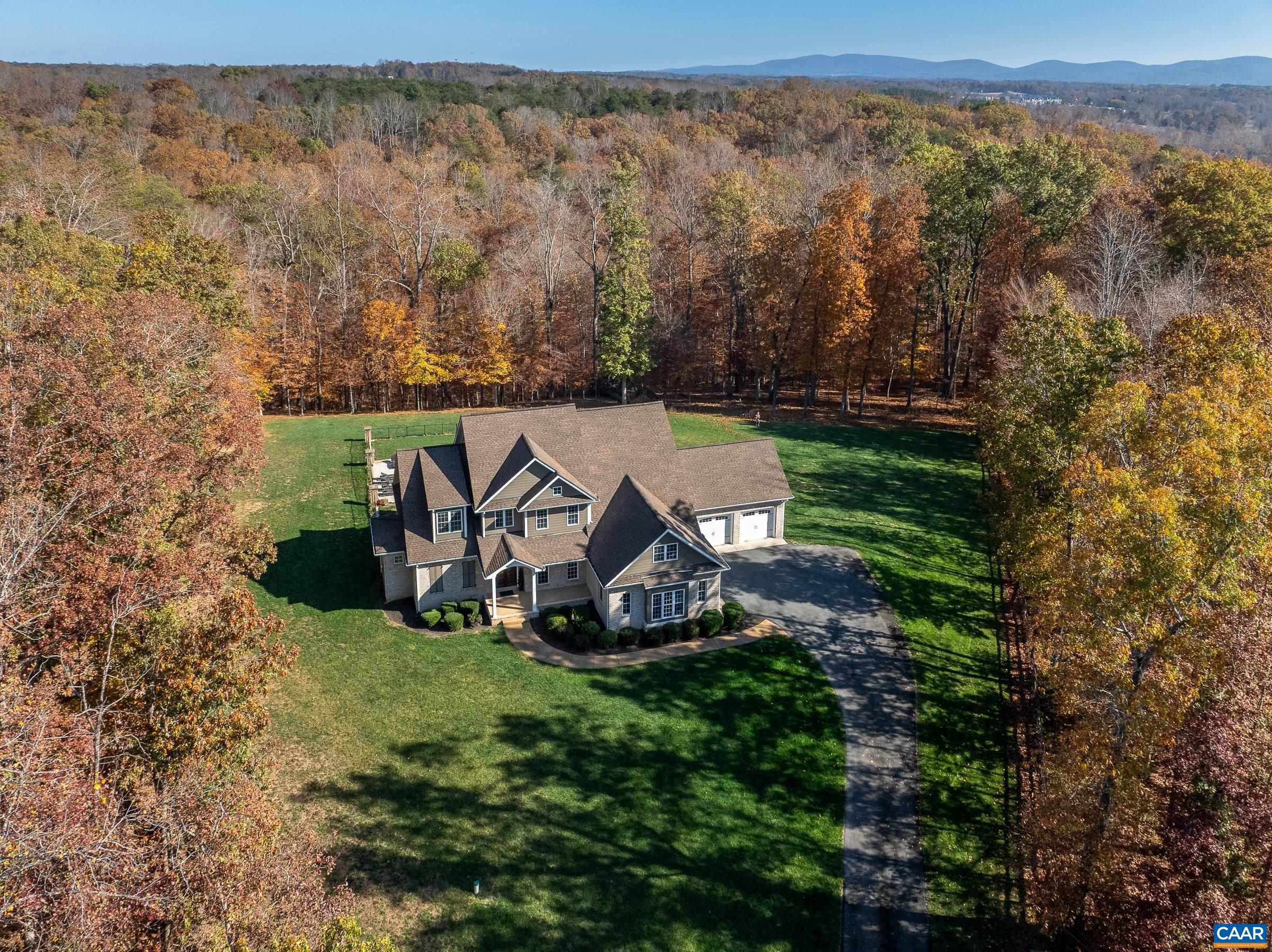 595 HALF MOON CT