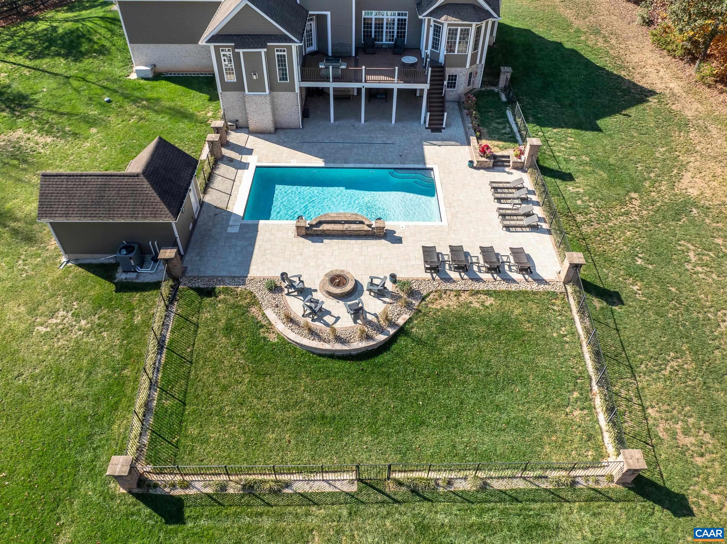 595 HALF MOON CT