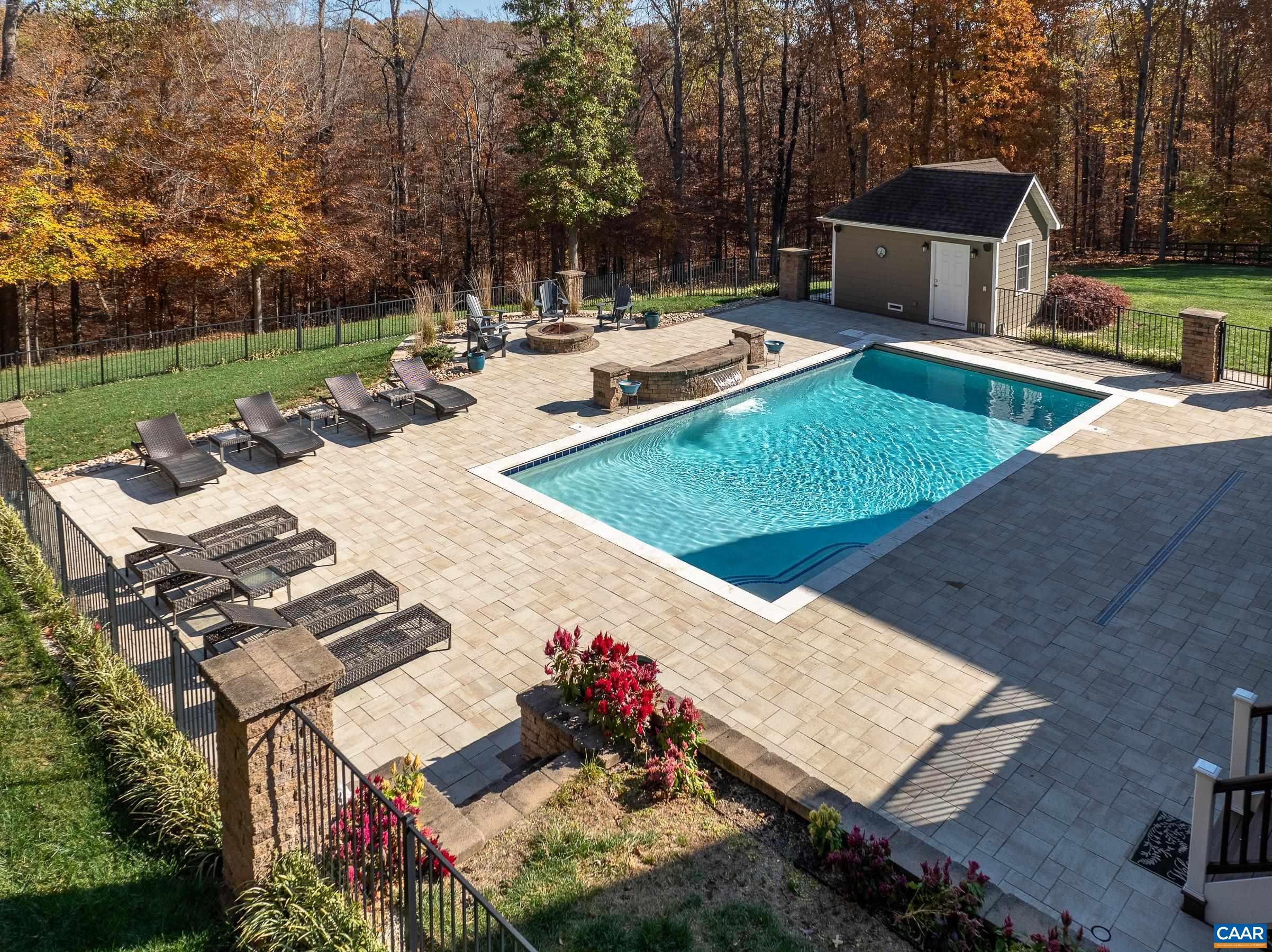 595 HALF MOON CT