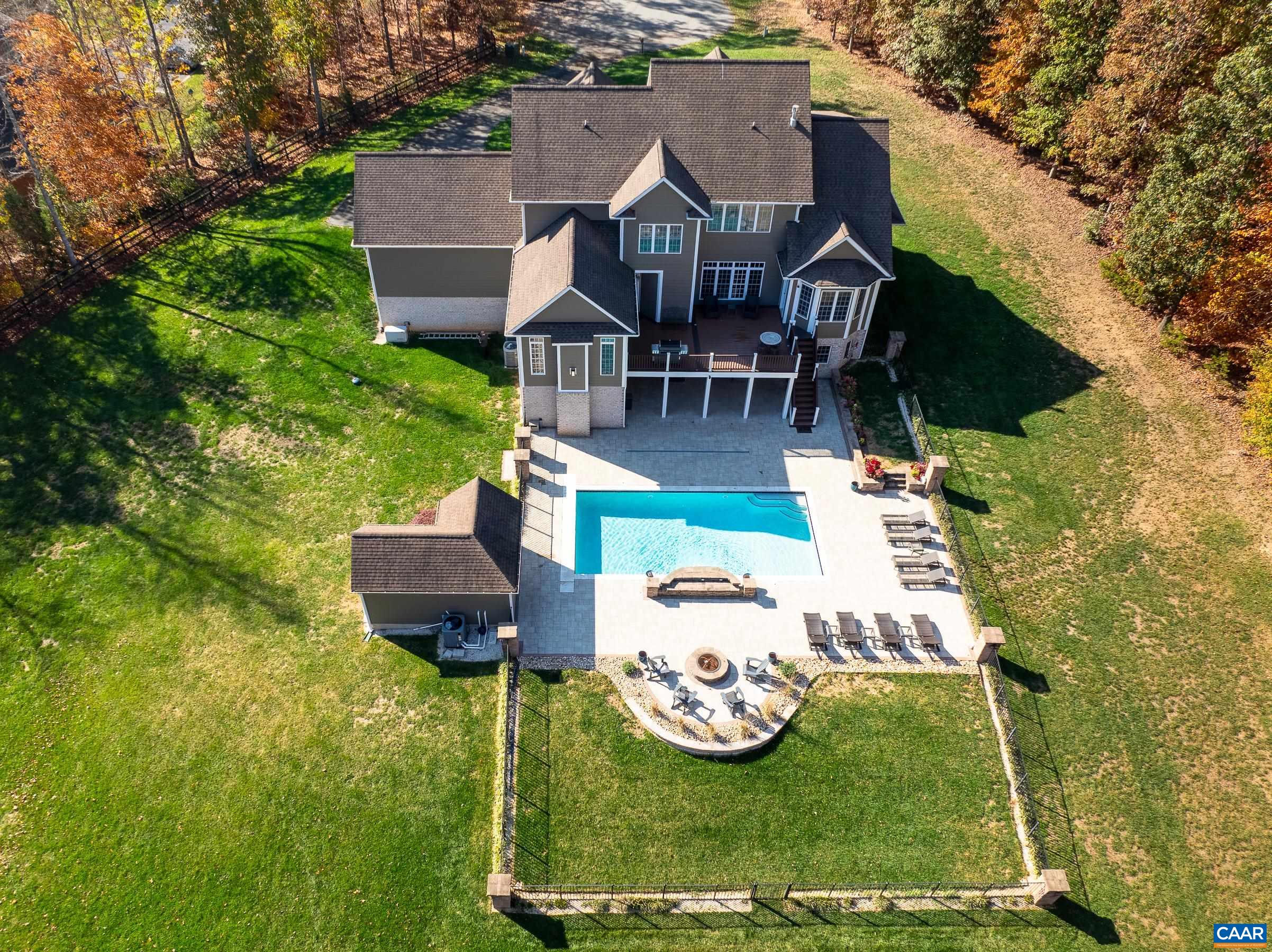 595 HALF MOON CT