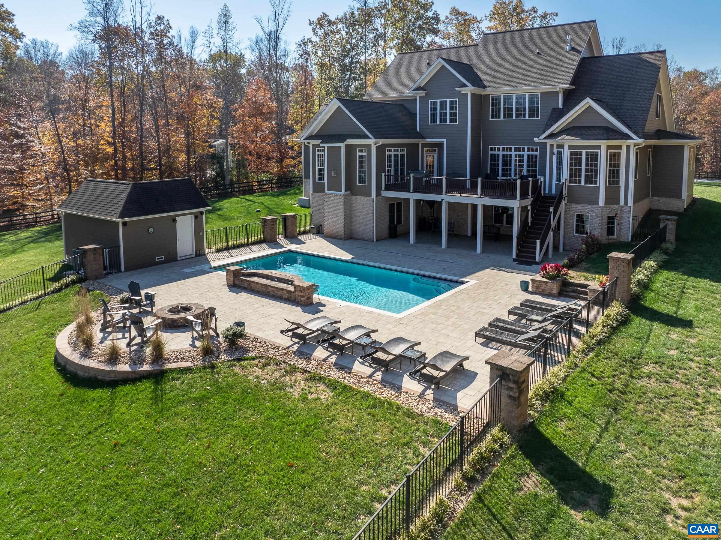 595 HALF MOON CT