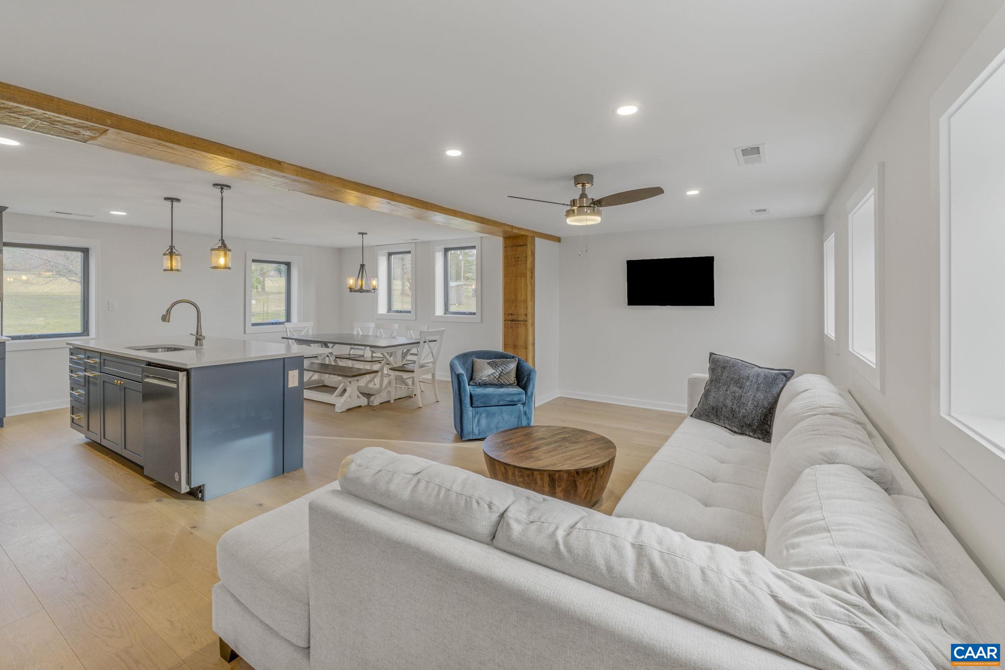 459 MOUNTAIN RD
