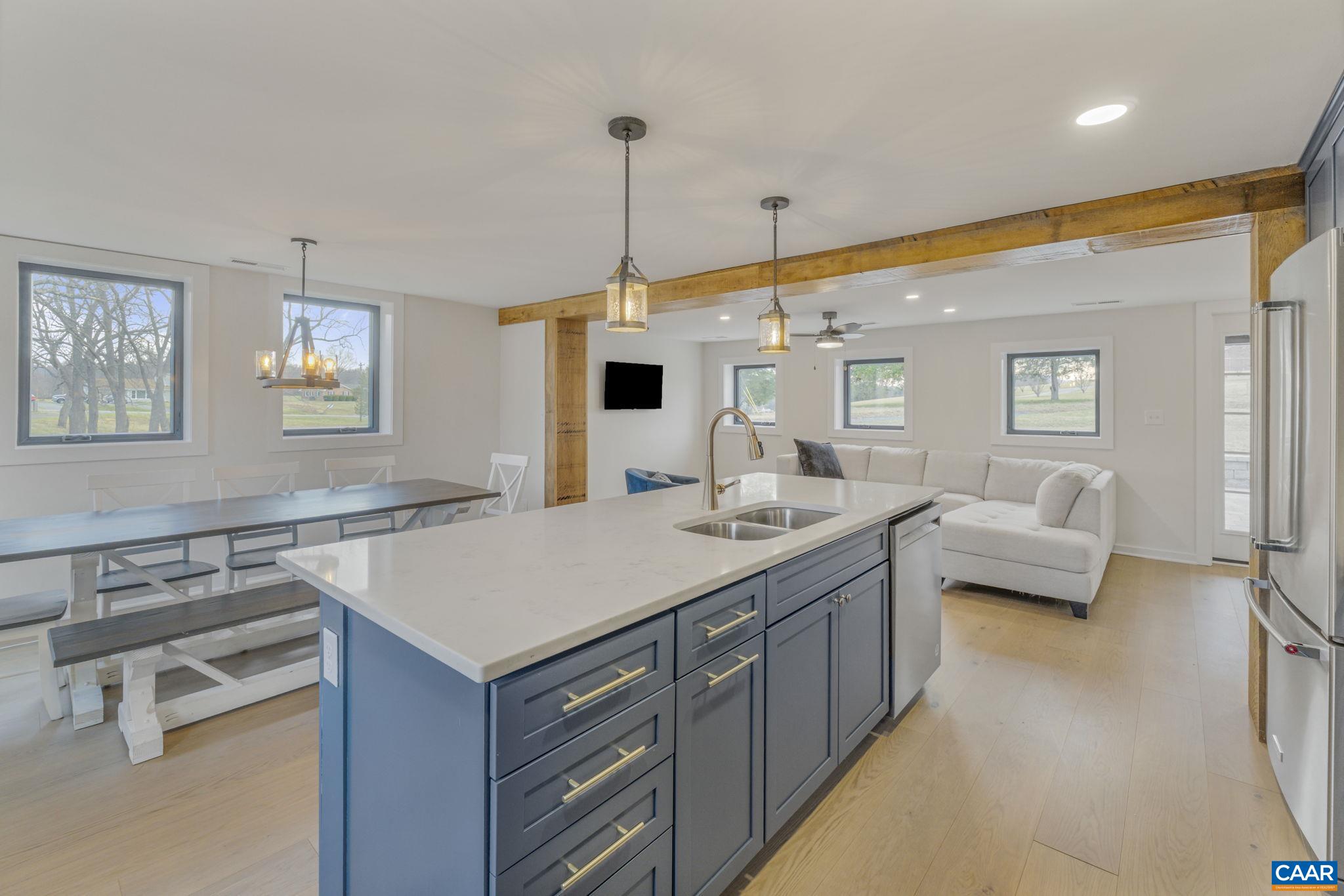 459 MOUNTAIN RD