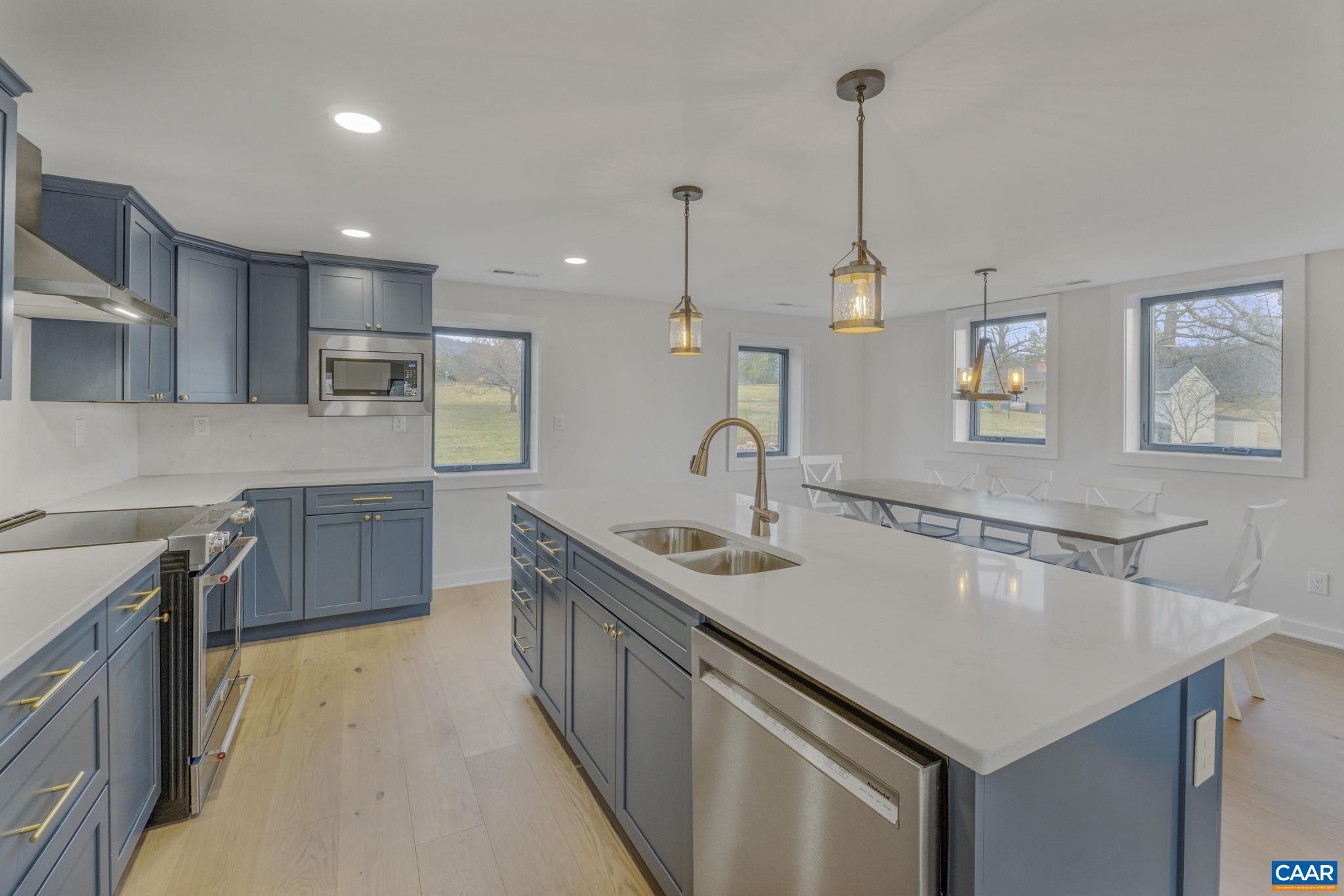 459 MOUNTAIN RD