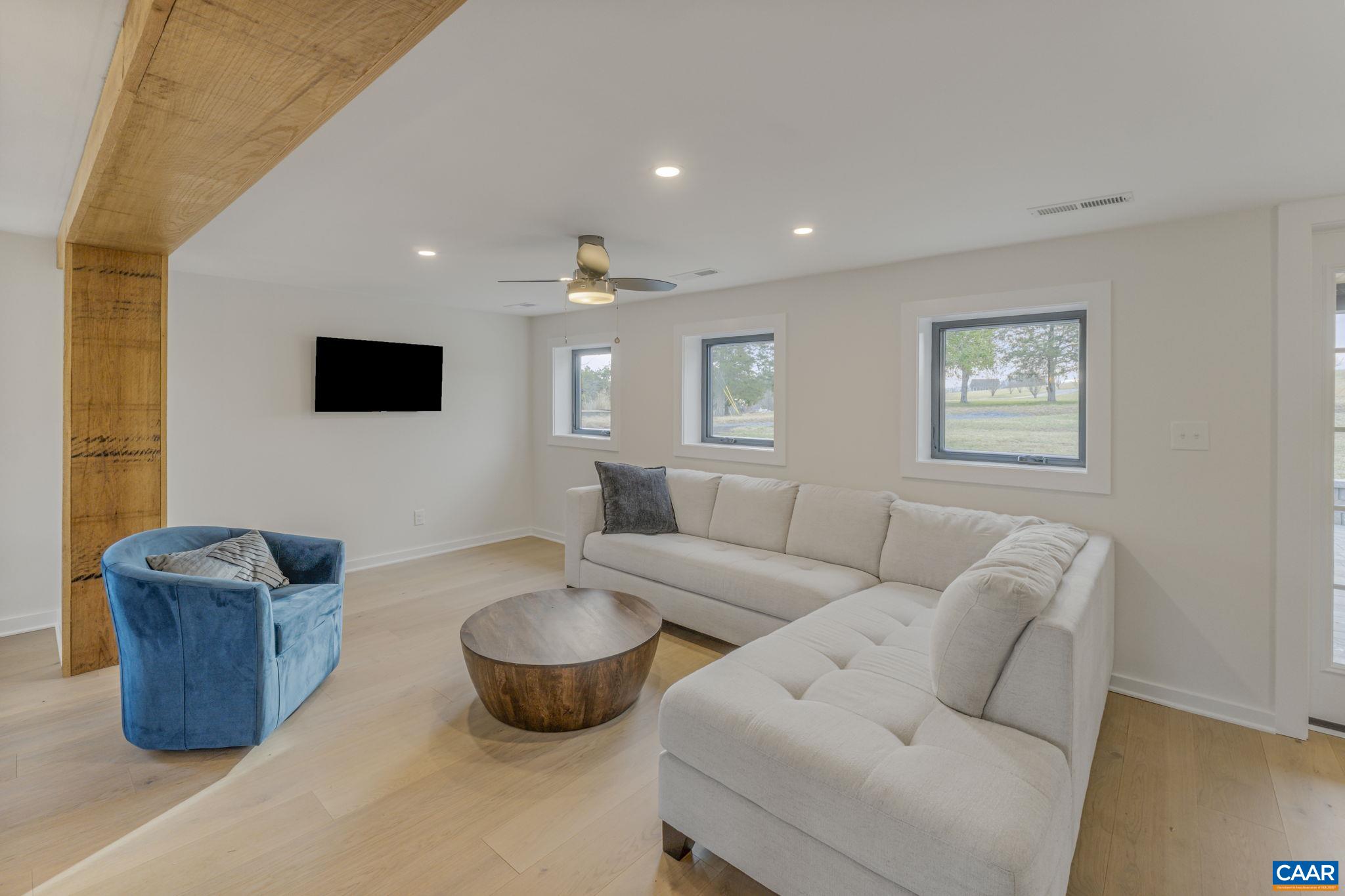 459 MOUNTAIN RD