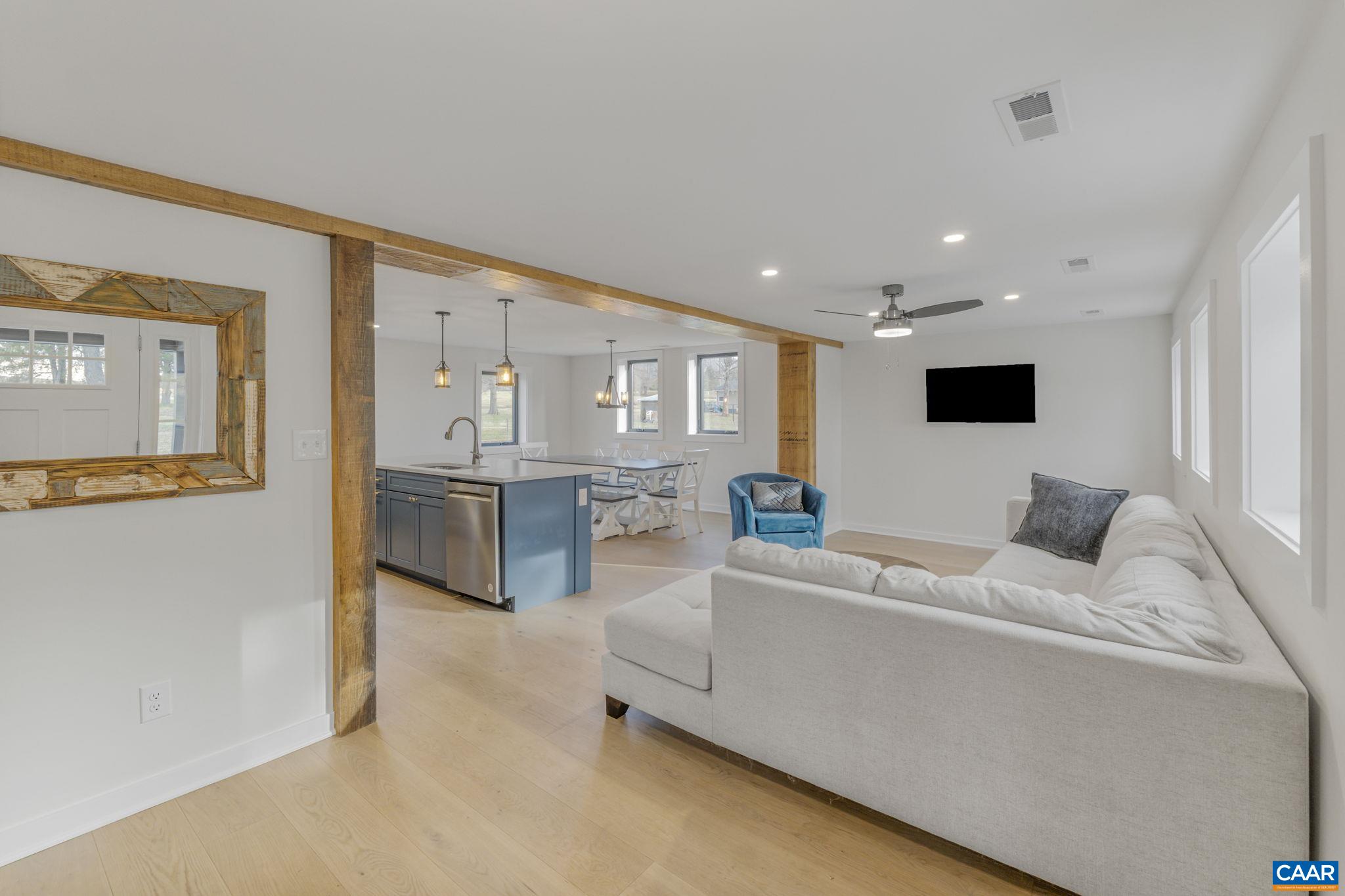 459 MOUNTAIN RD