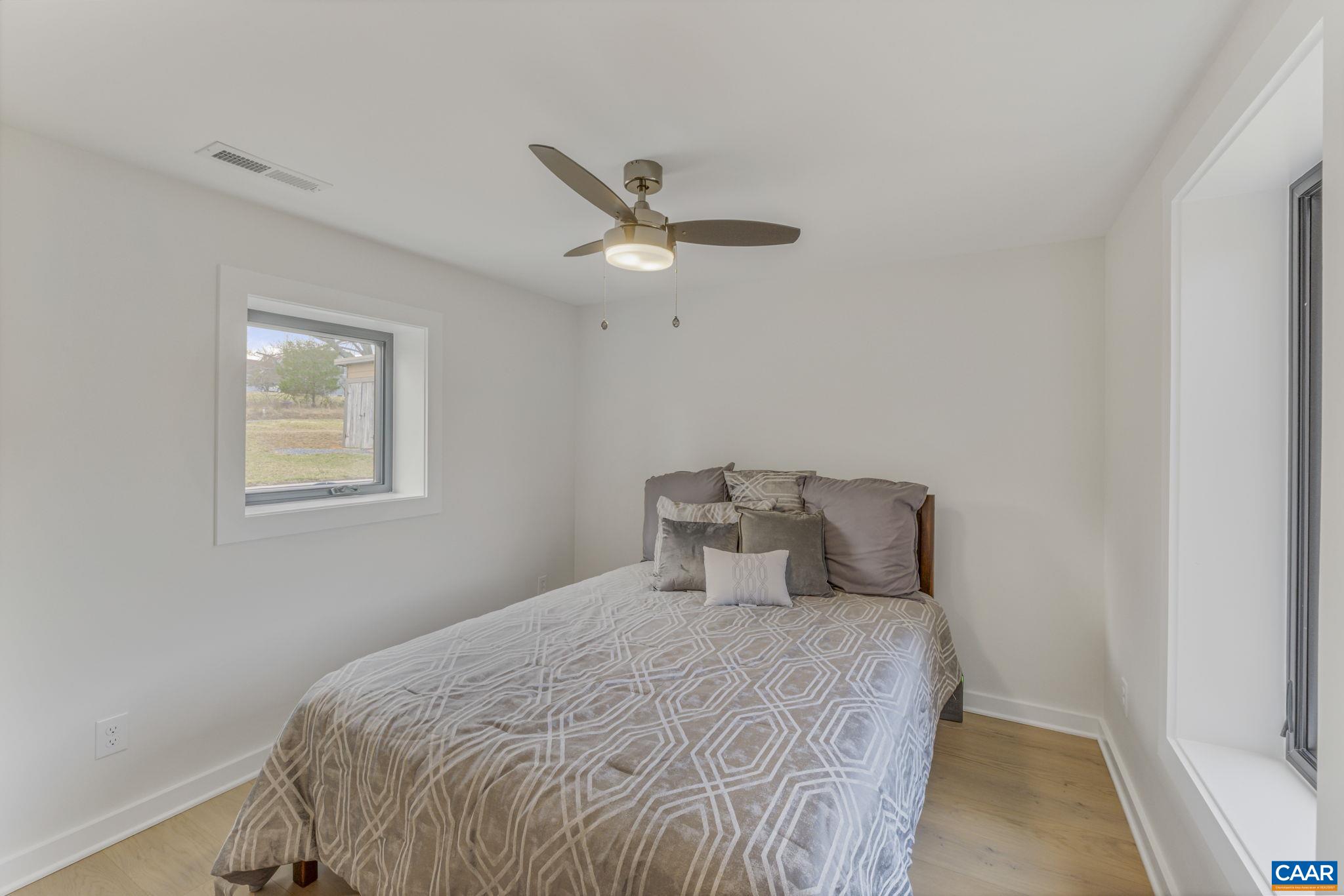 459 MOUNTAIN RD