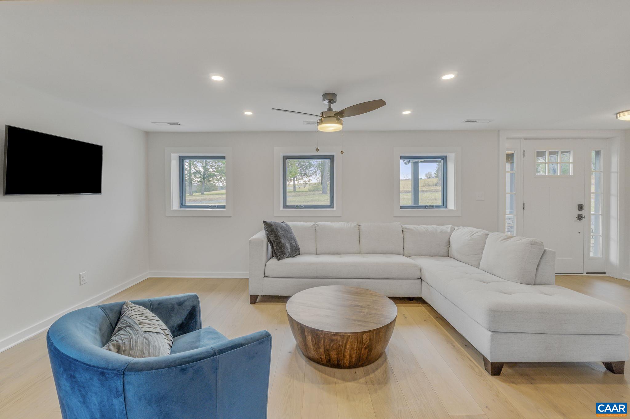 459 MOUNTAIN RD