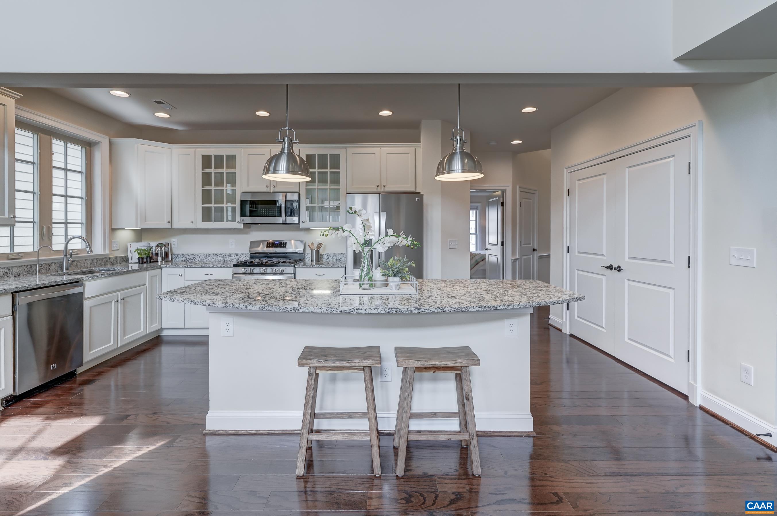 804 GOLF VIEW DR