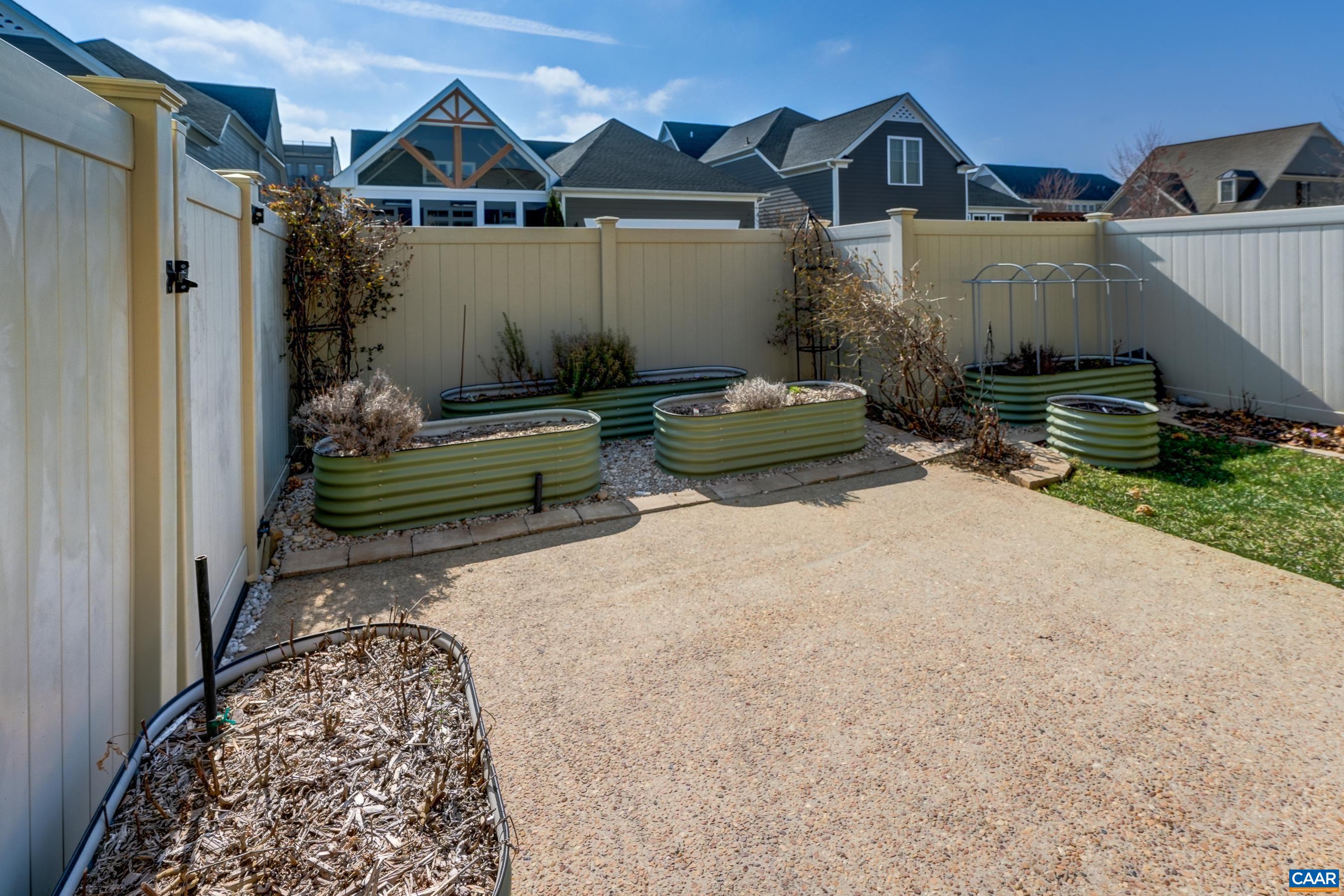 804 GOLF VIEW DR