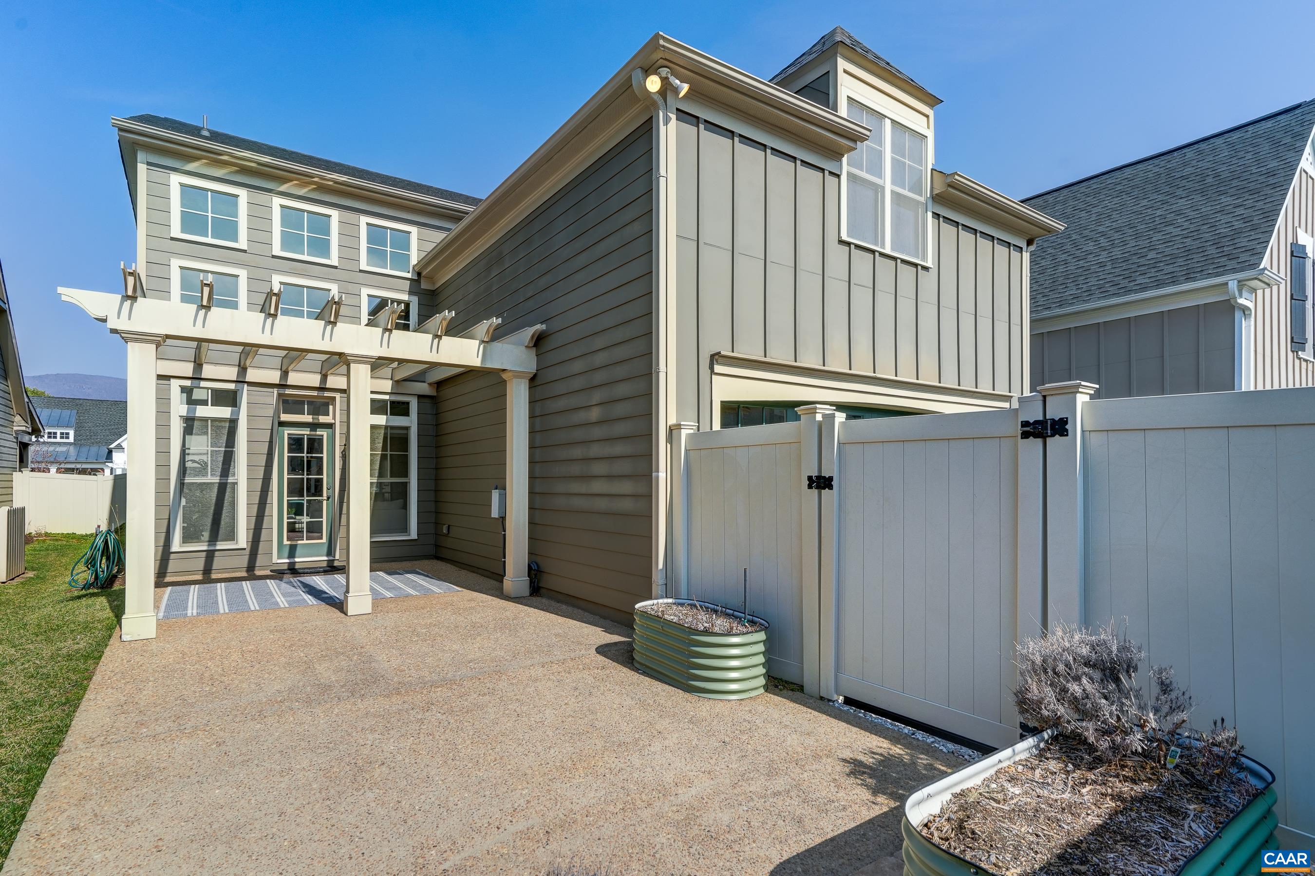 804 GOLF VIEW DR