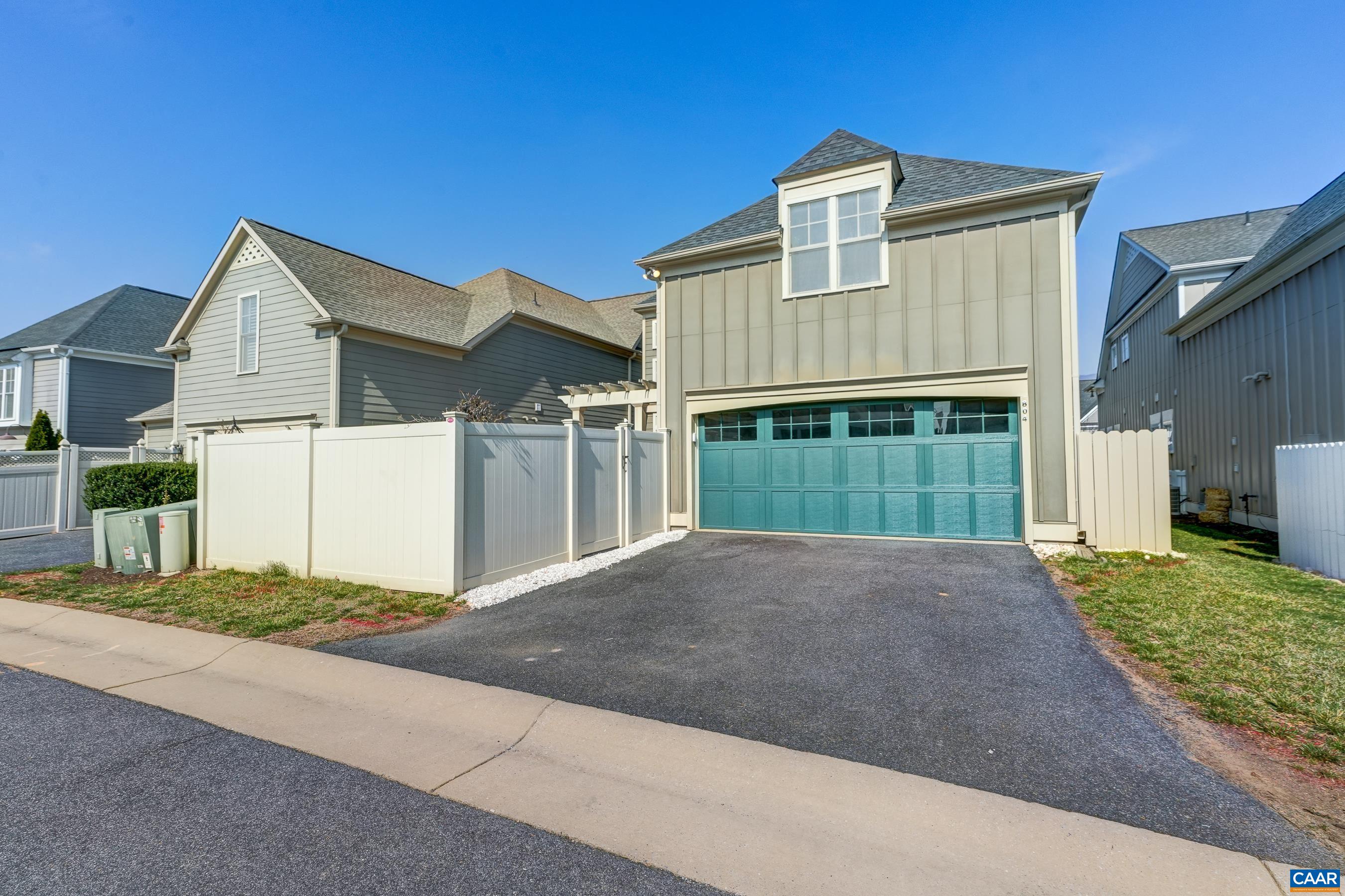 804 GOLF VIEW DR