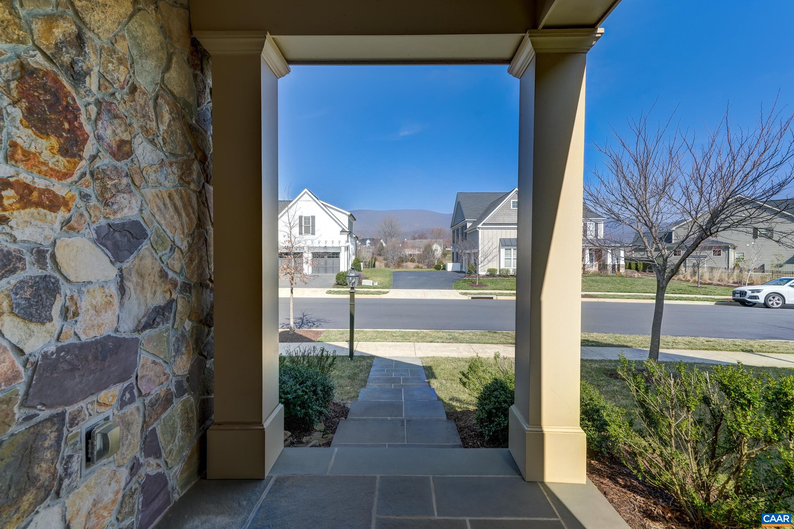 804 GOLF VIEW DR