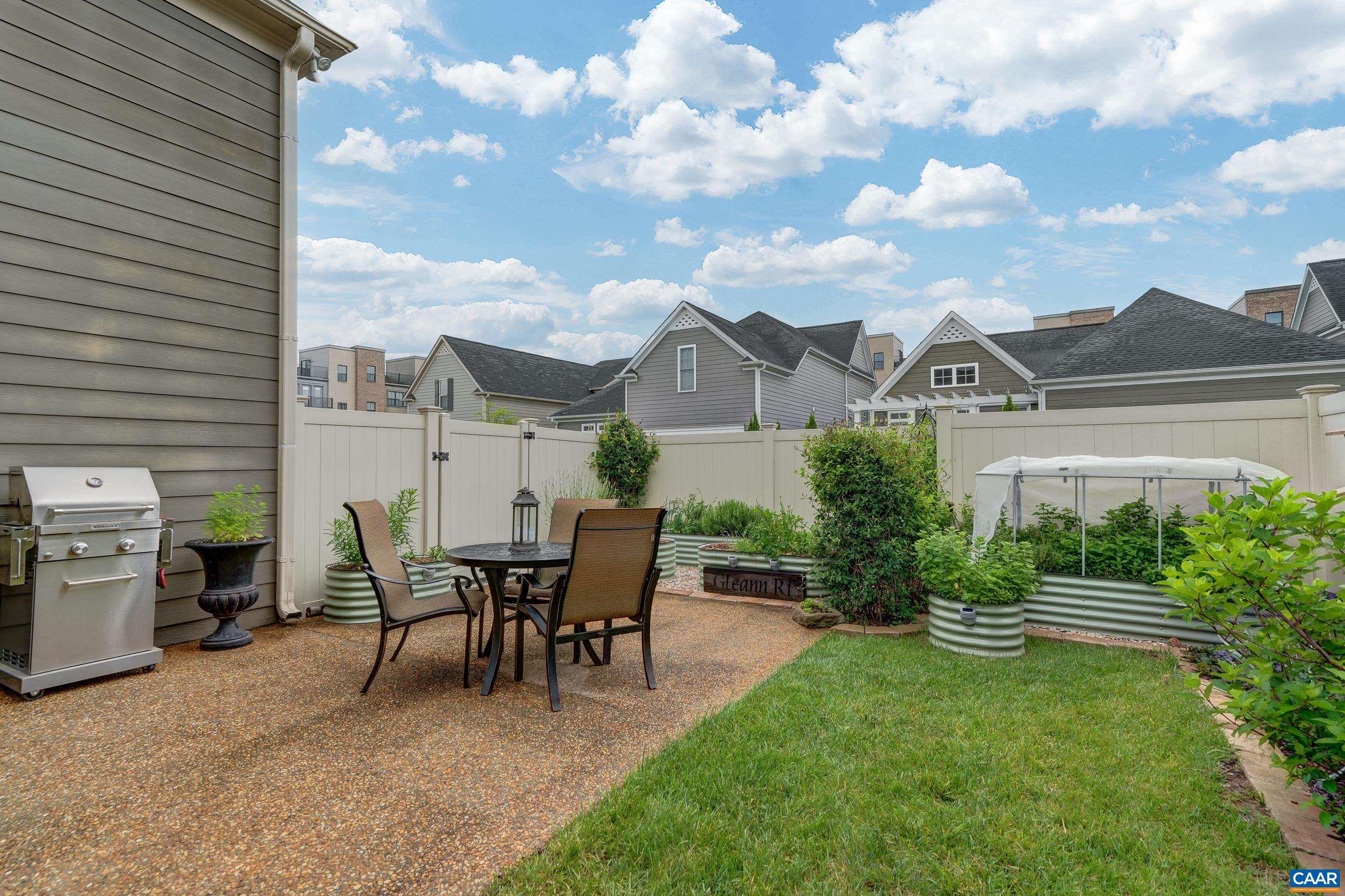 804 GOLF VIEW DR