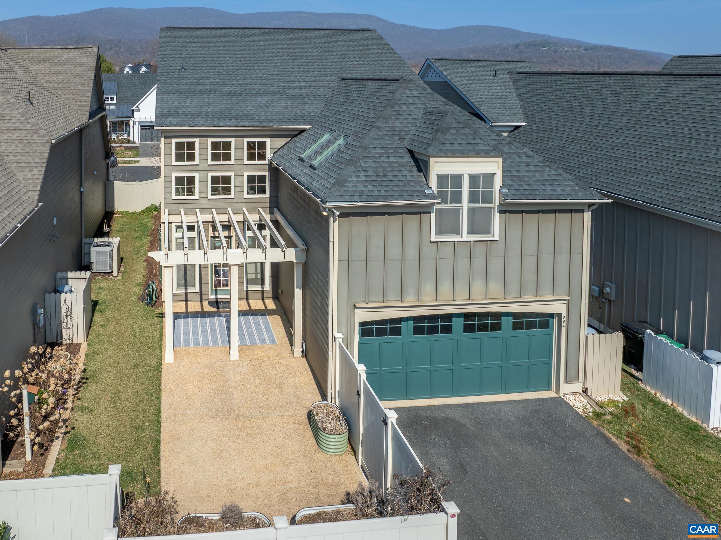 804 GOLF VIEW DR