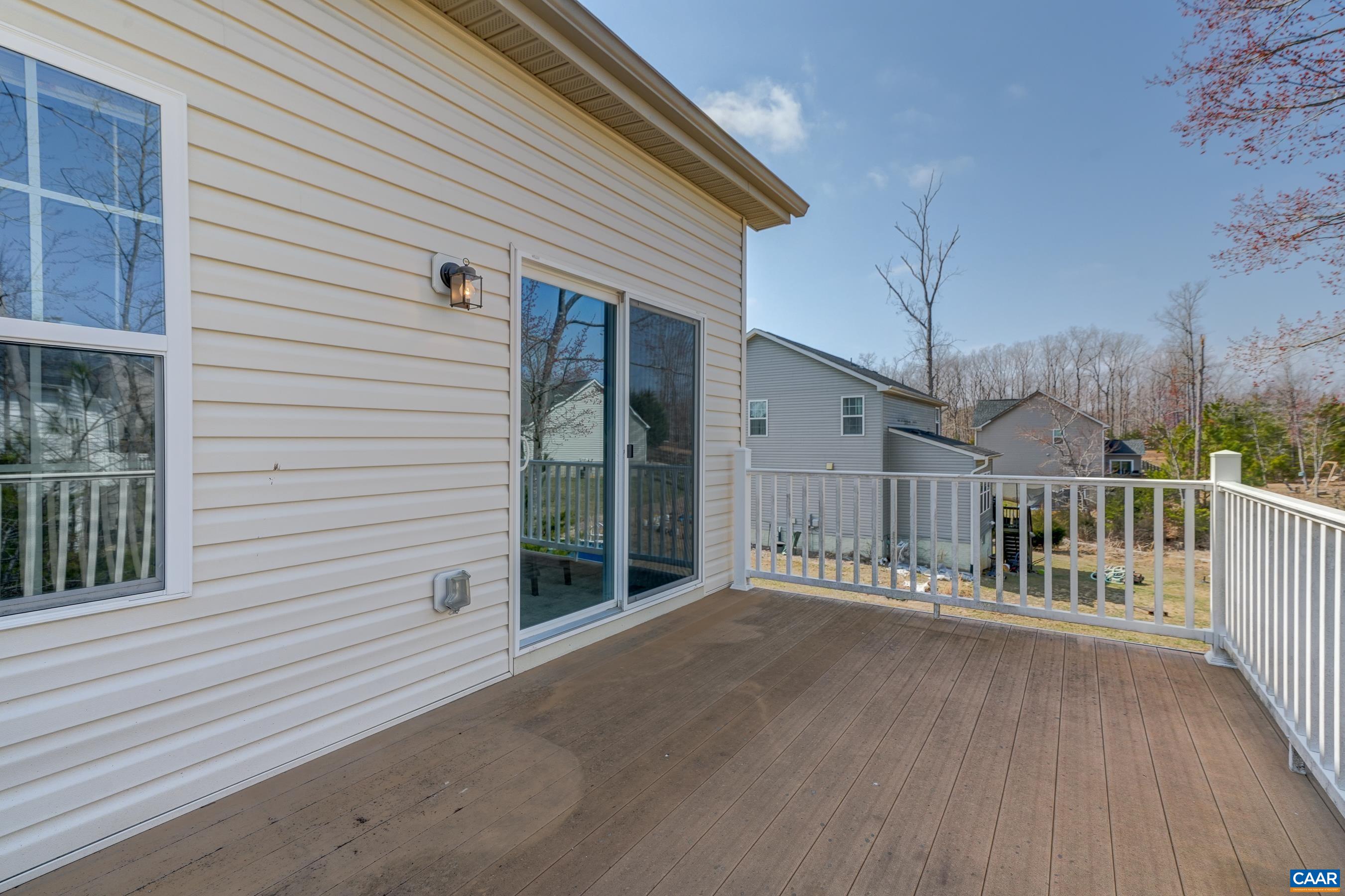 9 ROSALYN WAY
